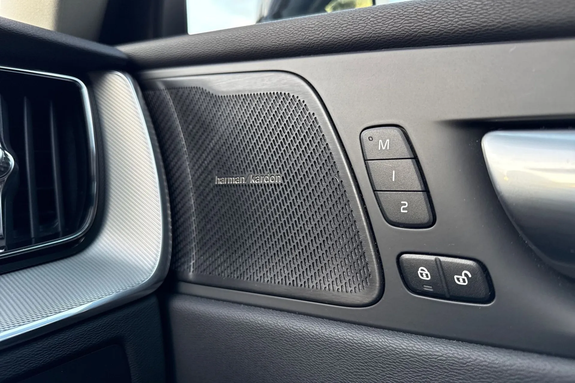 Volvo XC60 thumbnail image number 44