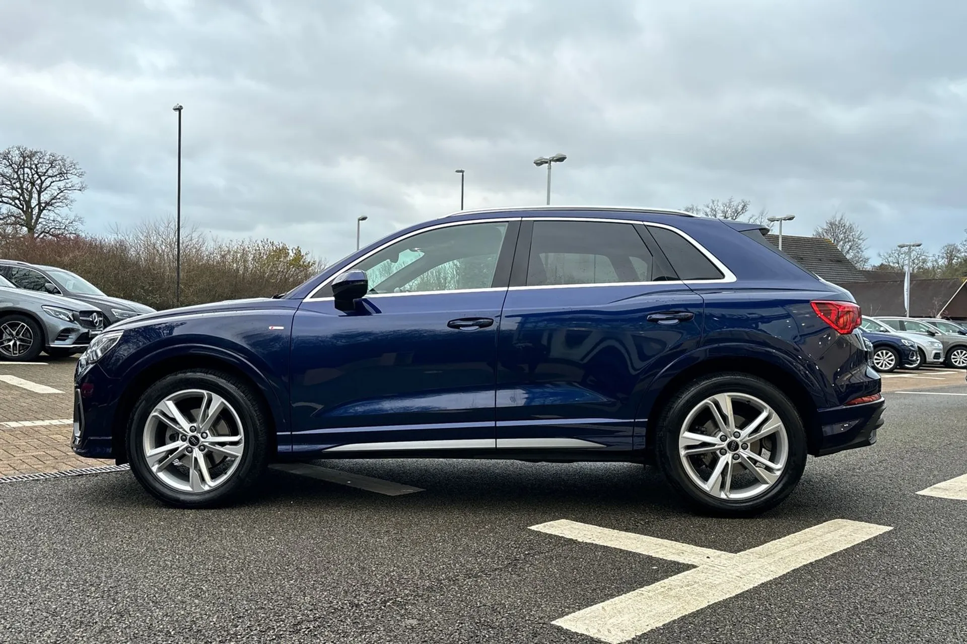 Audi Q3 thumbnail image number 9