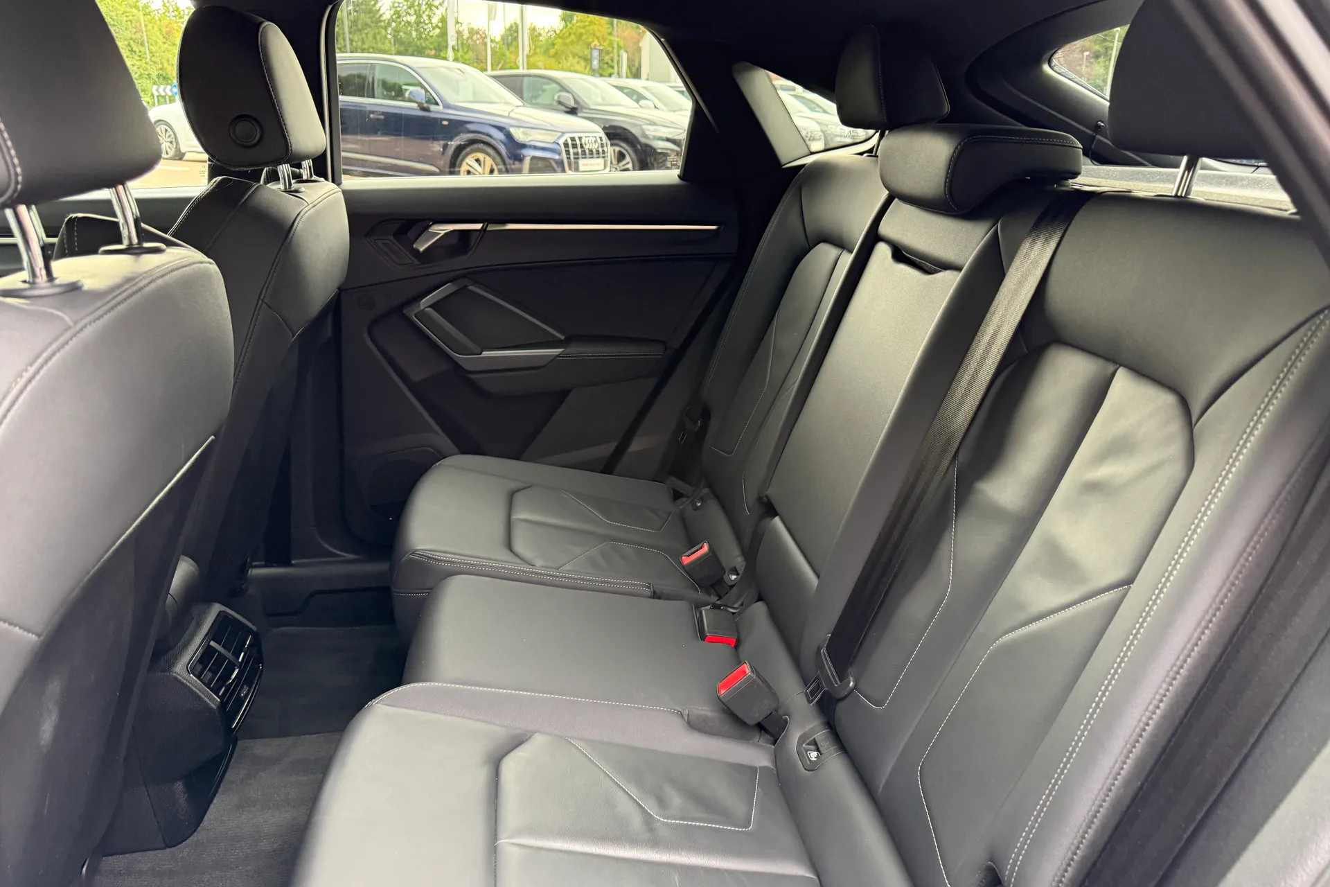 Audi Q3 thumbnail image number 47