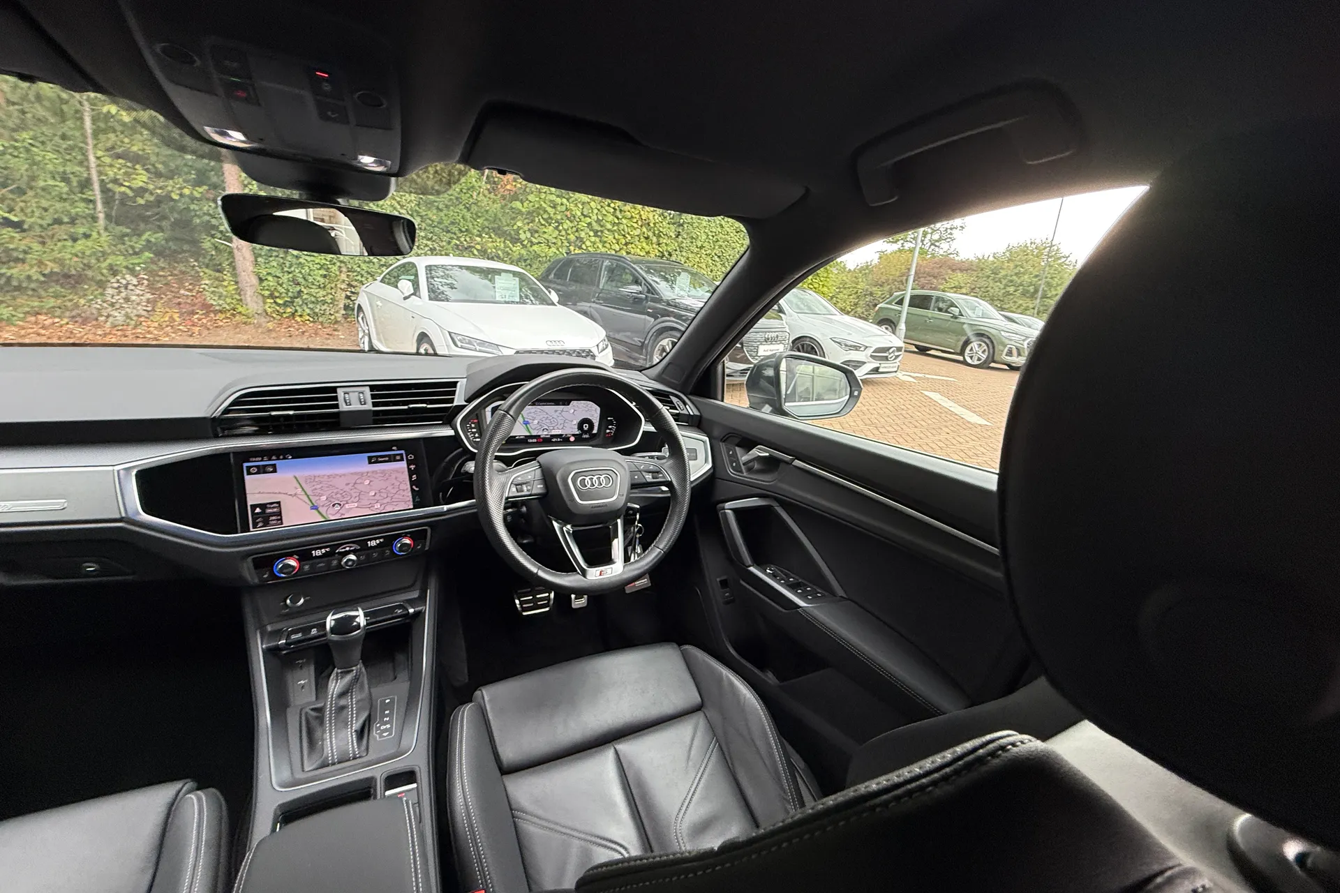 Audi Q3 thumbnail image number 36