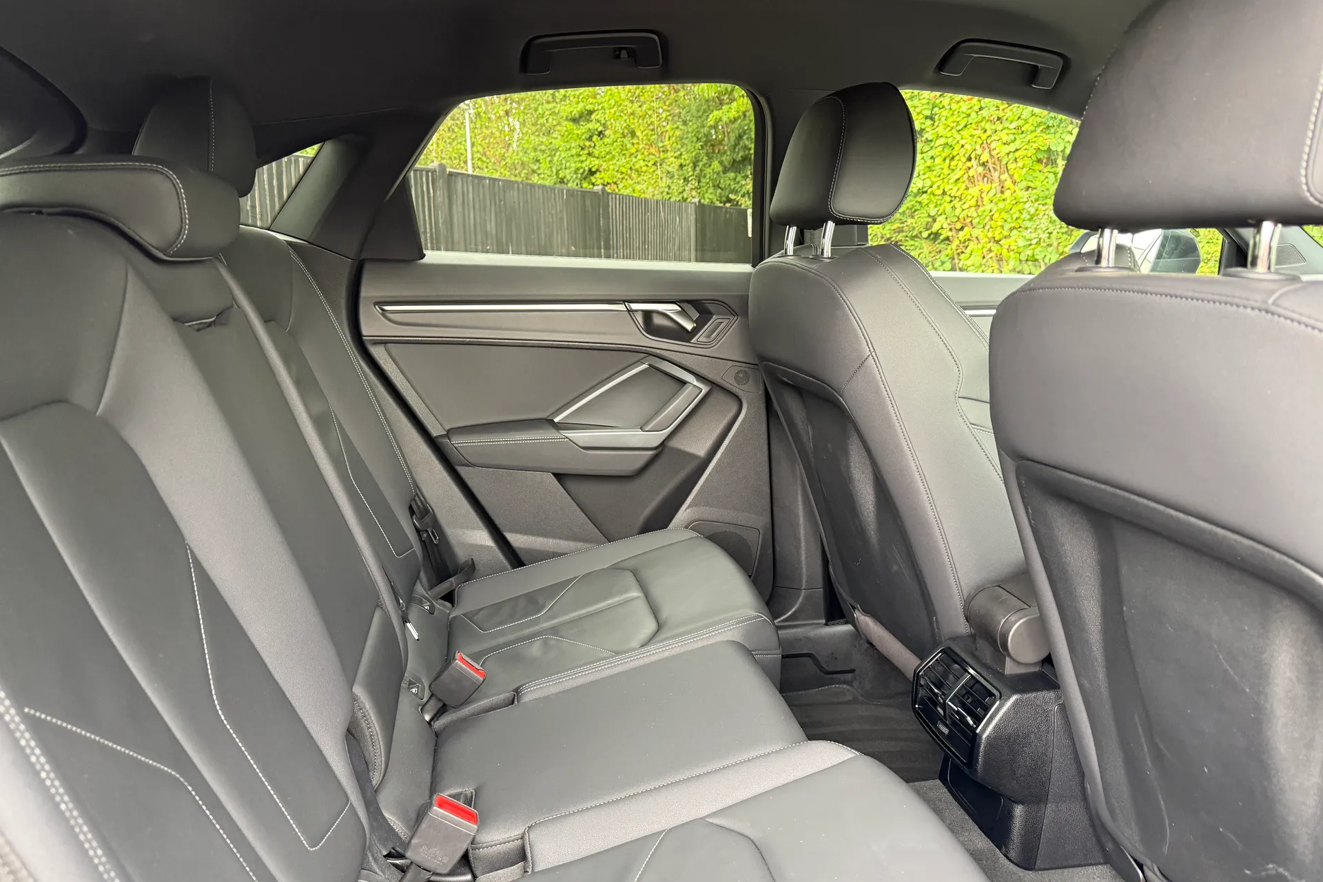 Audi Q3 thumbnail image number 32