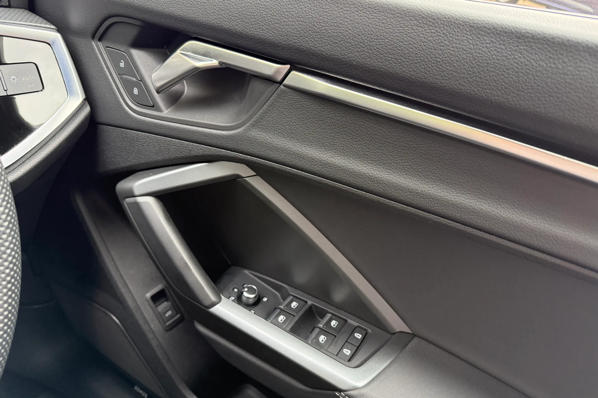 Audi Q3 thumbnail image number 11