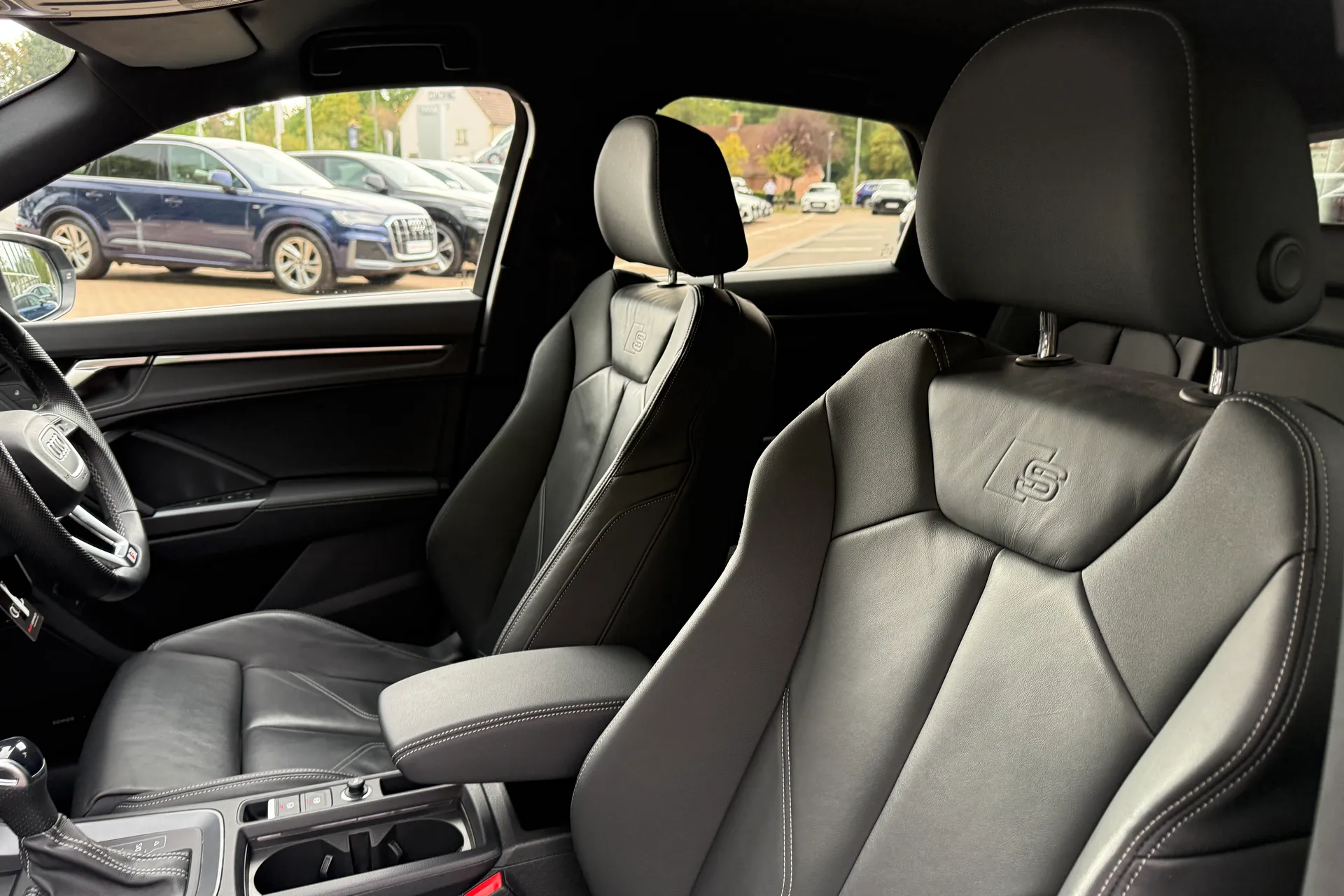 Audi Q3 thumbnail image number 50
