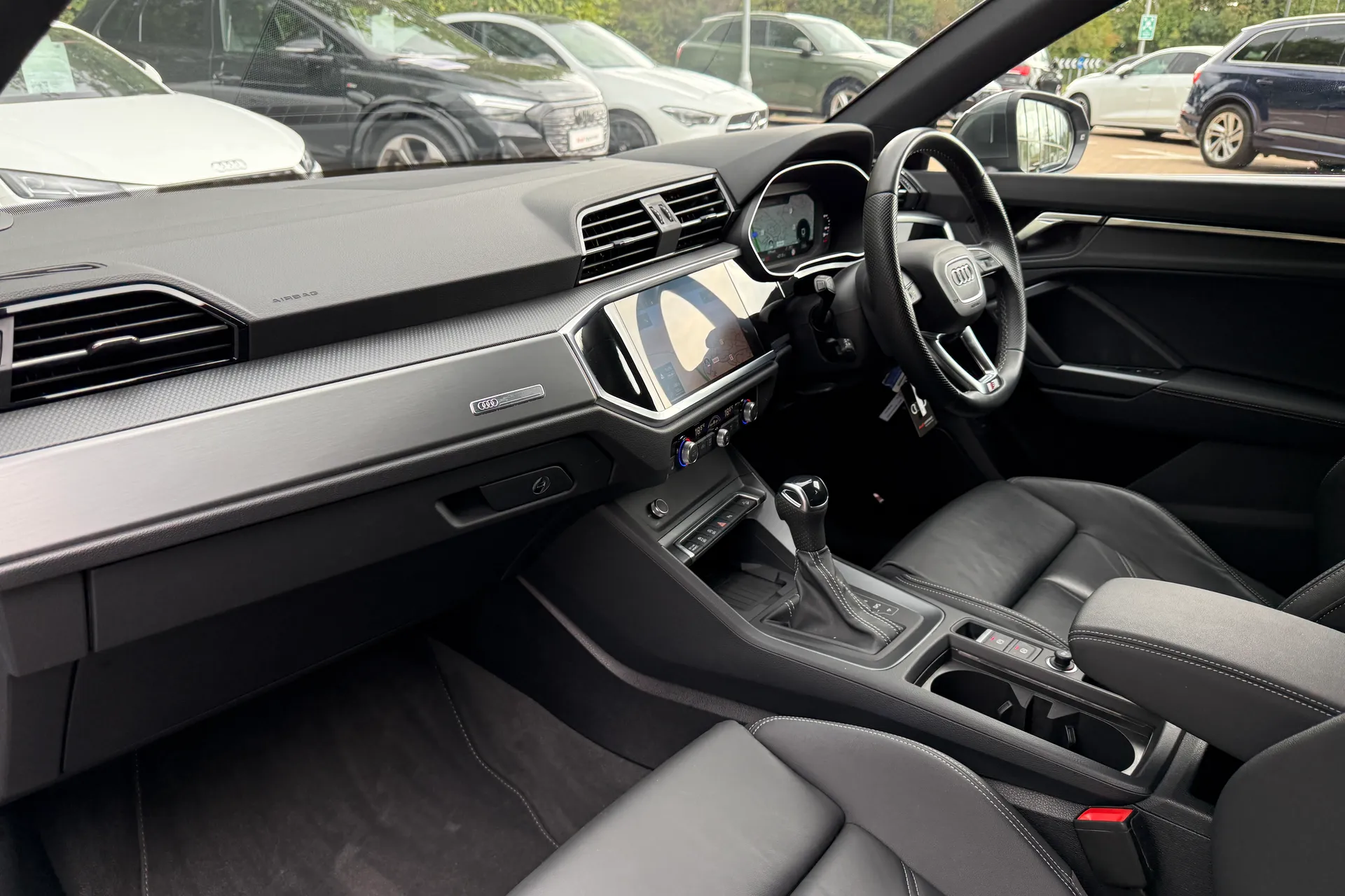 Audi Q3 thumbnail image number 49