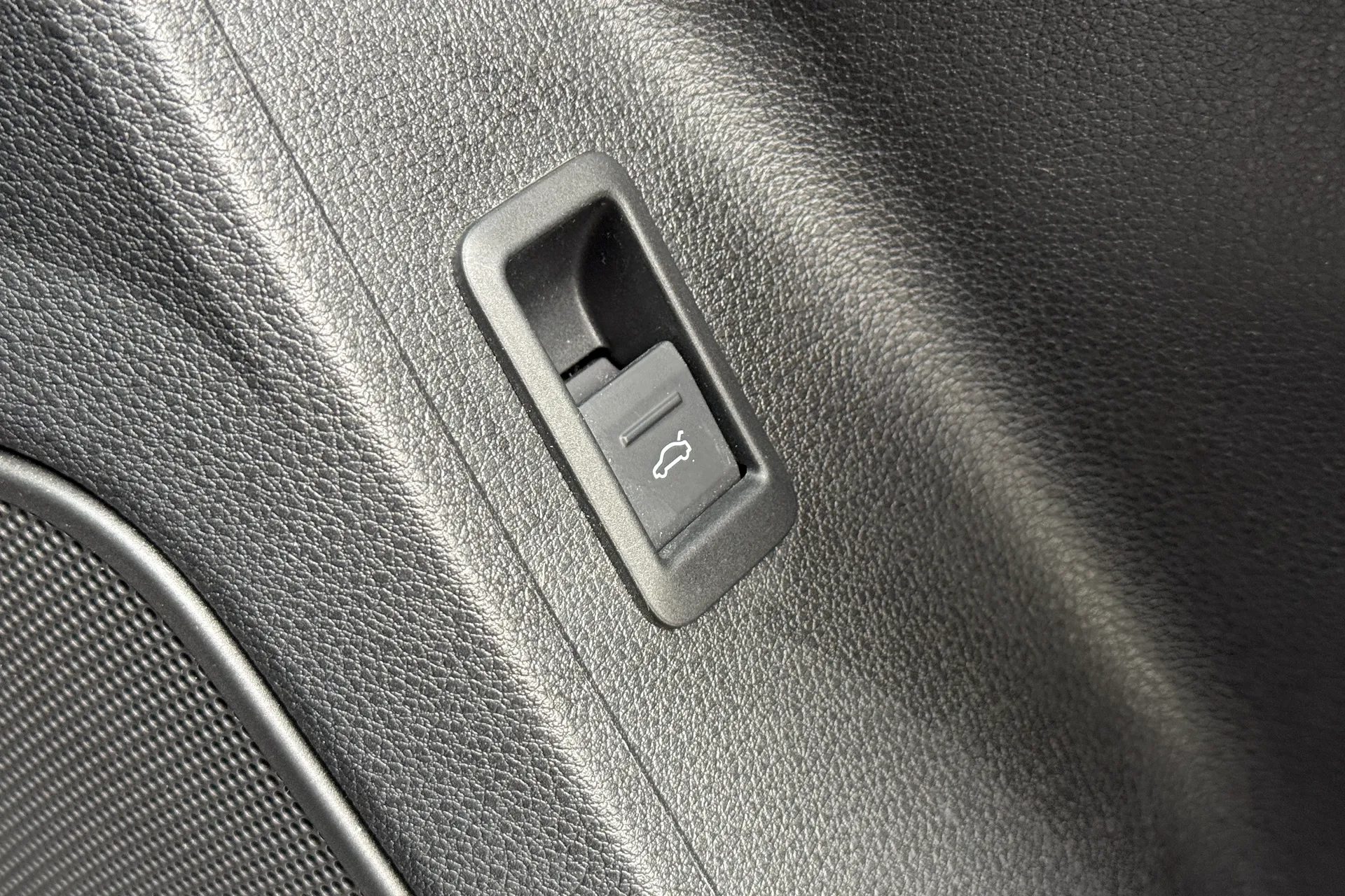 Audi Q3 thumbnail image number 23