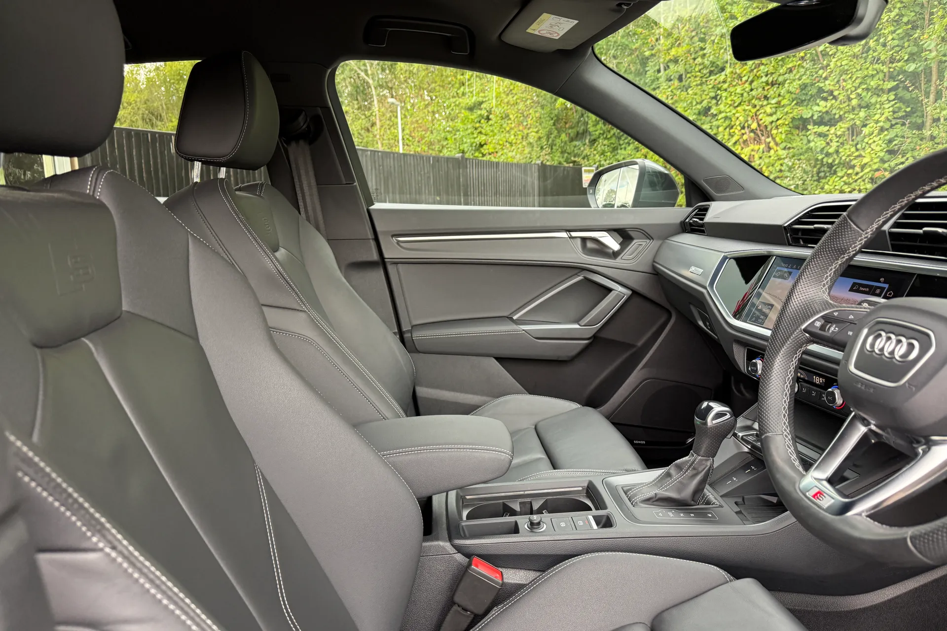 Audi Q3 thumbnail image number 26