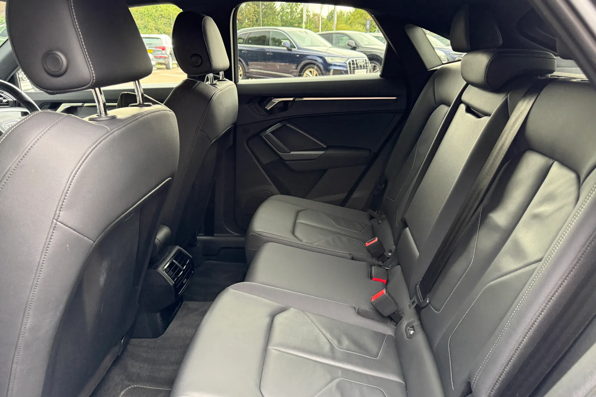Audi Q3 thumbnail image number 48