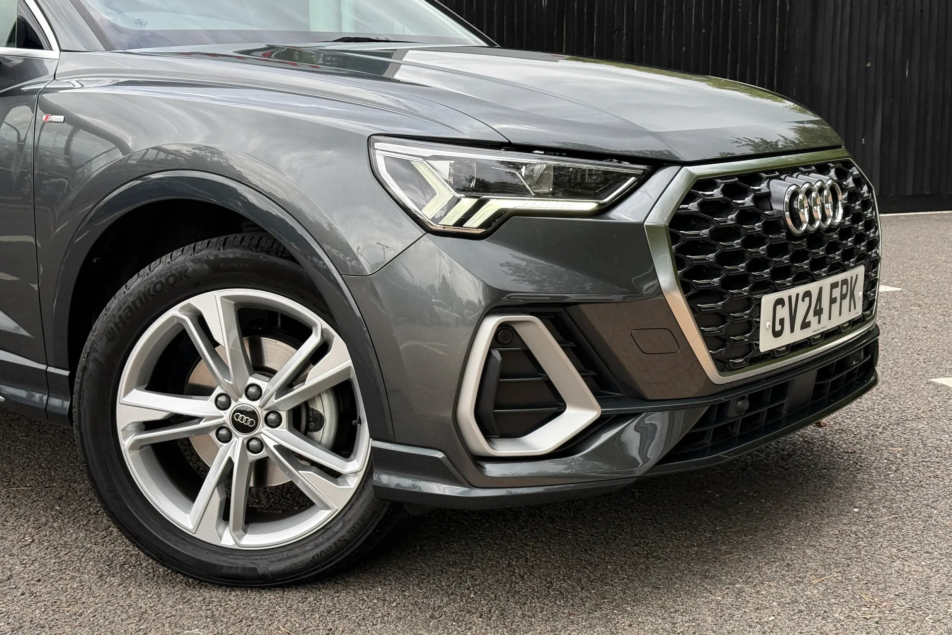 Audi Q3 thumbnail image number 2