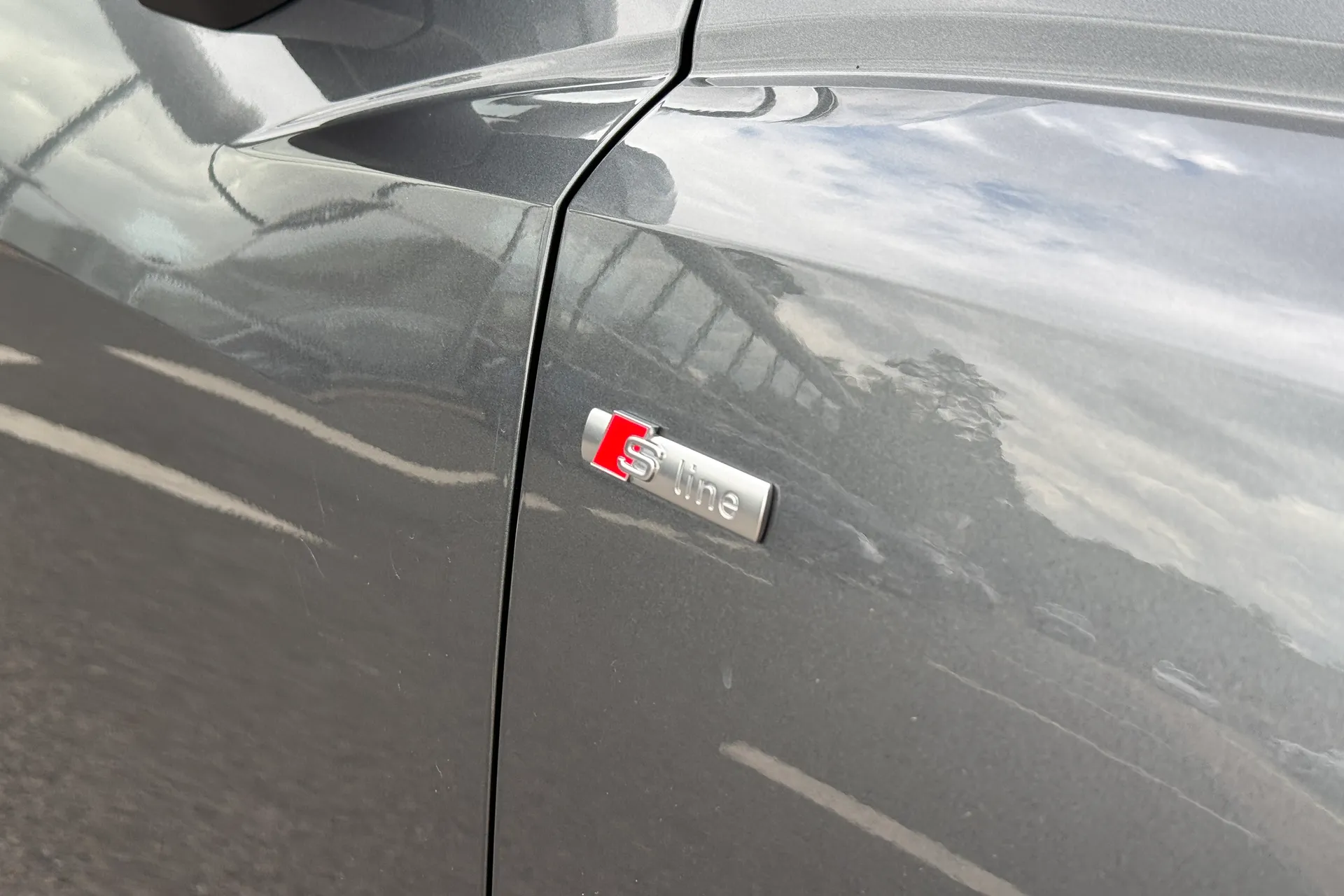Audi Q3 thumbnail image number 3