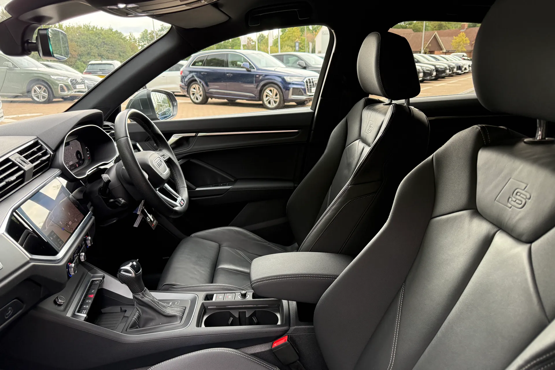 Audi Q3 thumbnail image number 51