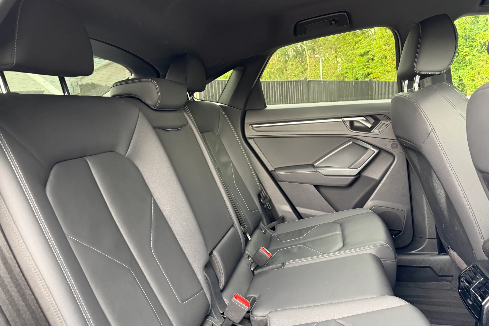 Audi Q3 thumbnail image number 31
