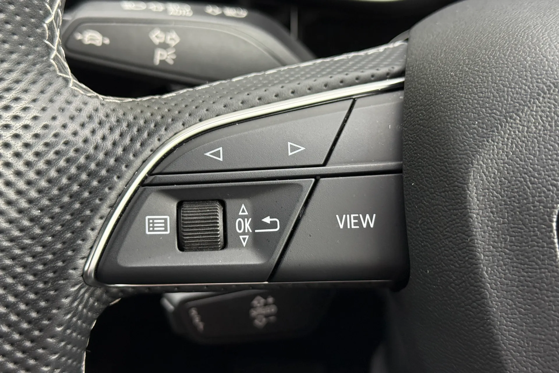 Audi Q3 thumbnail image number 15