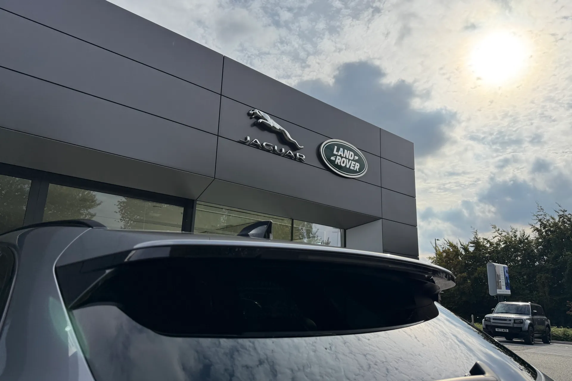 Jaguar F-PACE thumbnail image number 32