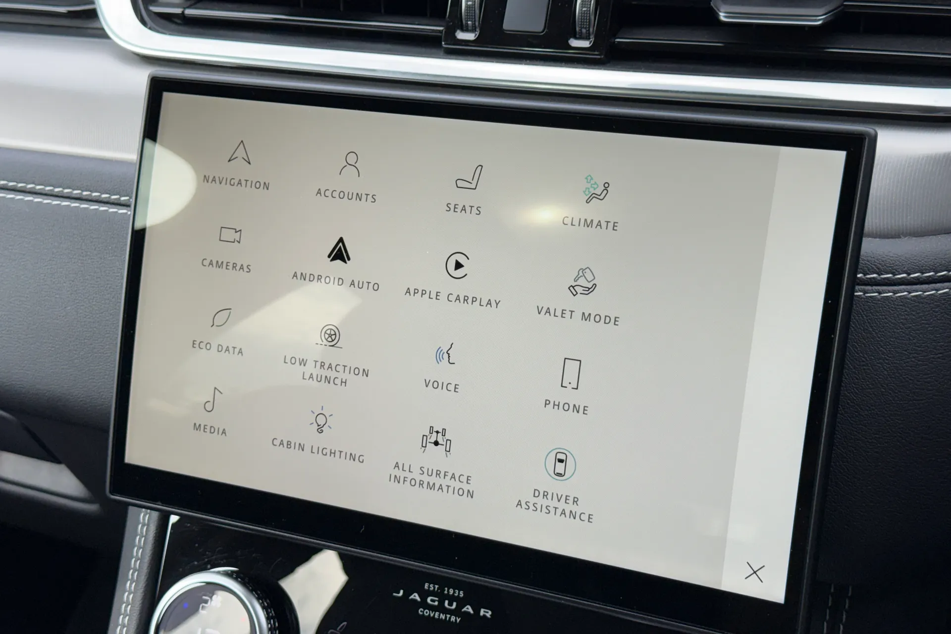 Jaguar F-PACE thumbnail image number 46