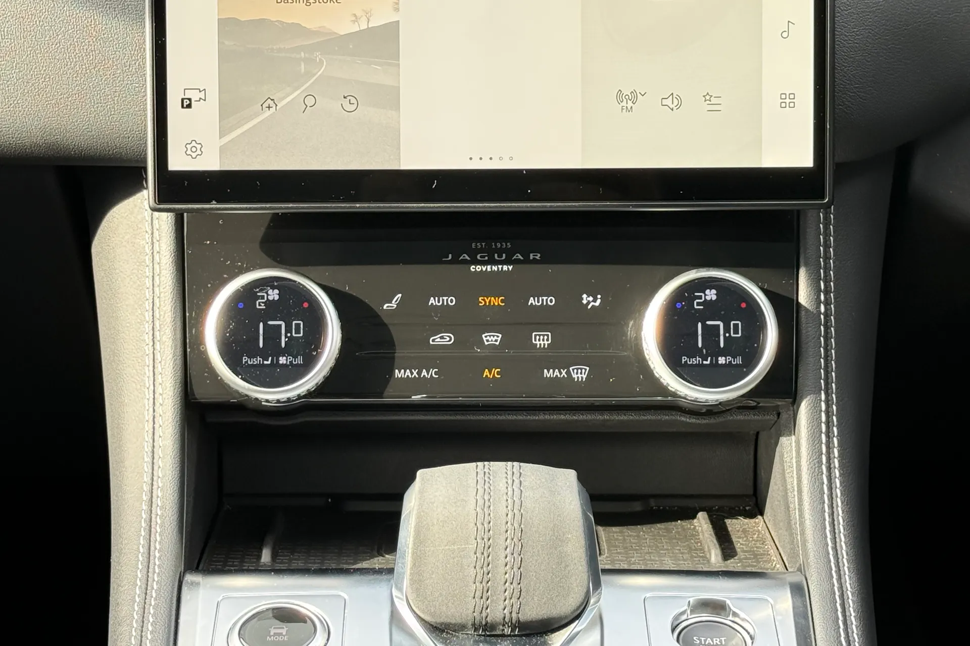 Jaguar F-PACE thumbnail image number 16