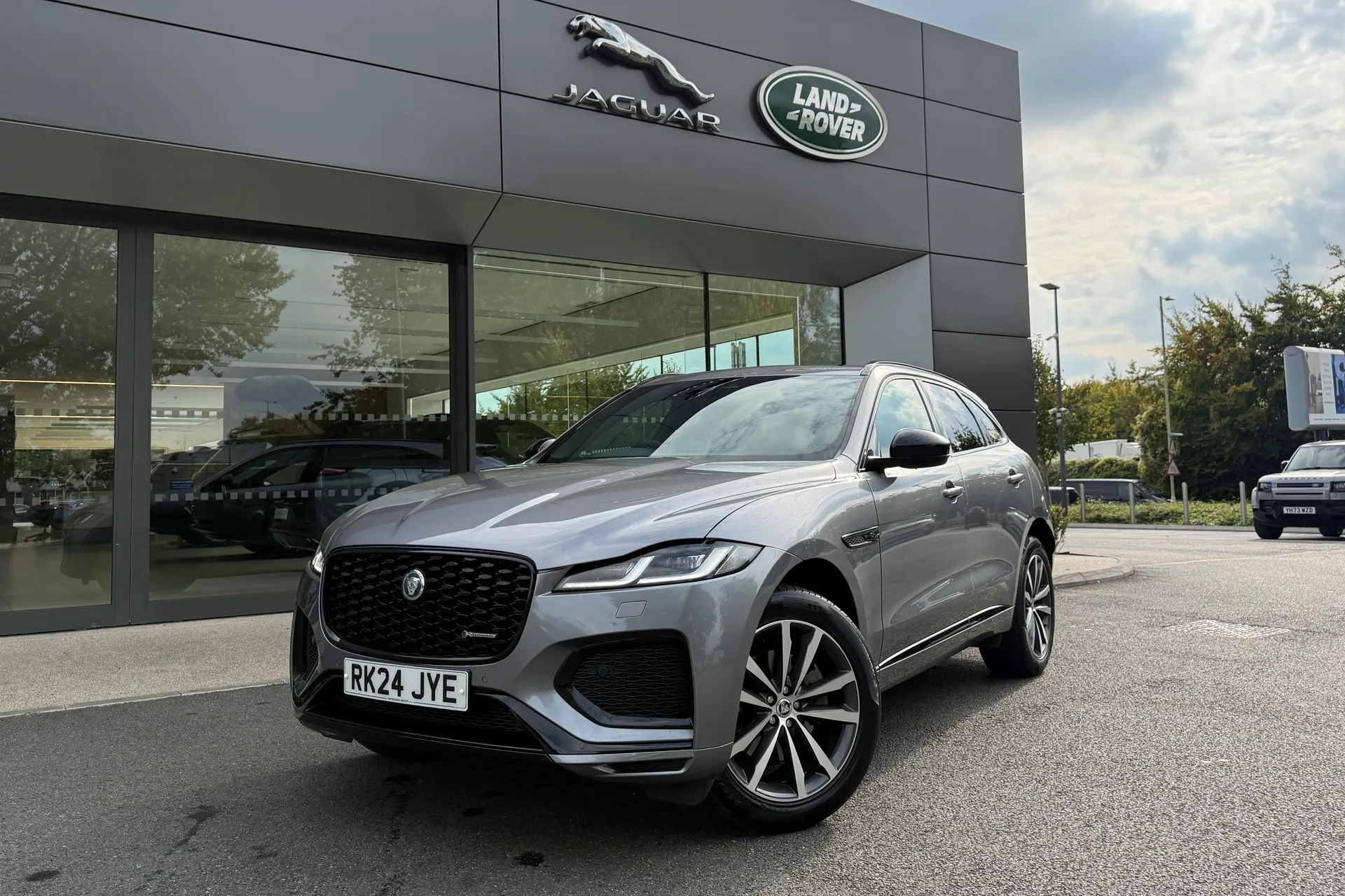 Jaguar F-PACE thumbnail image number 28