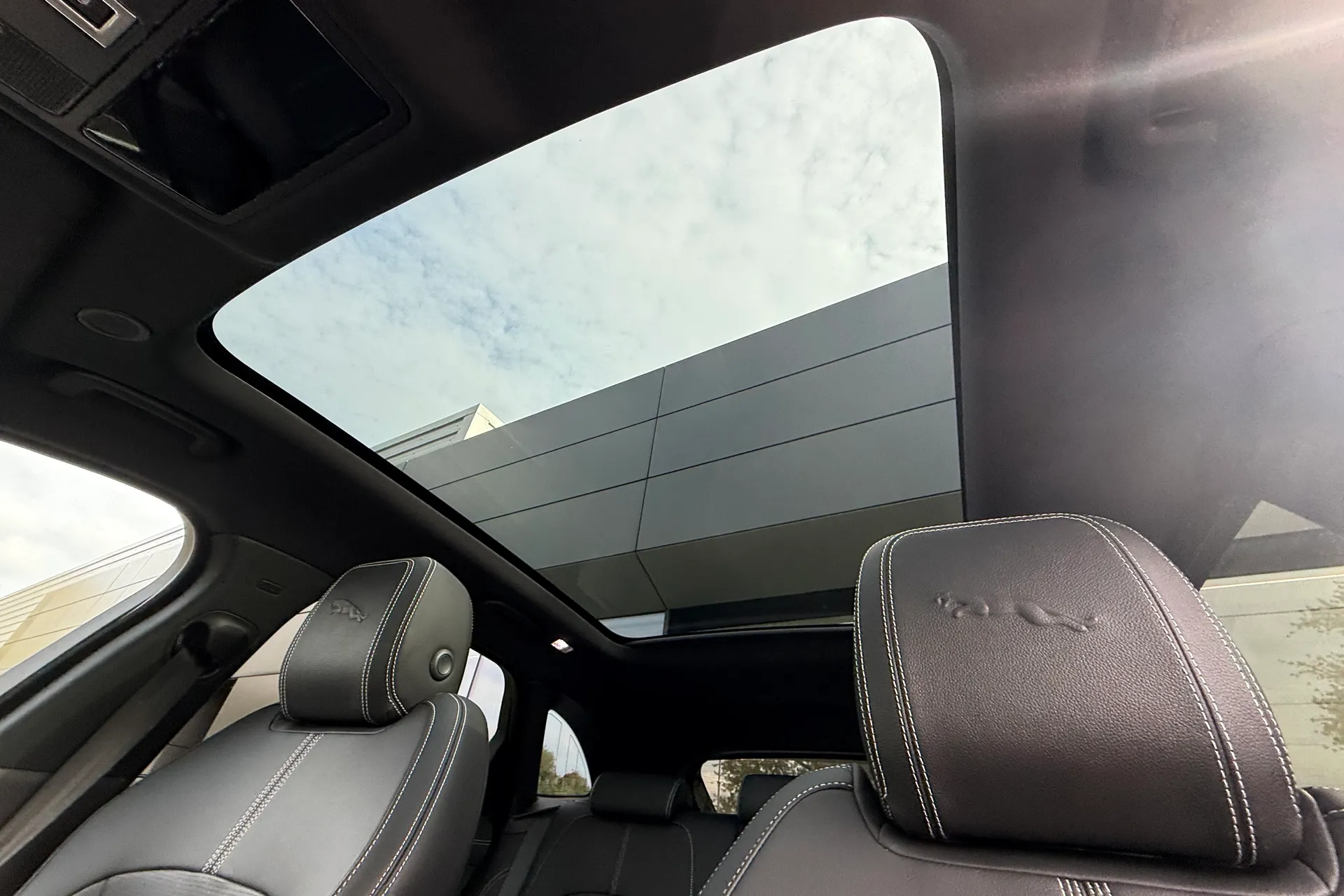 Jaguar F-PACE thumbnail image number 5