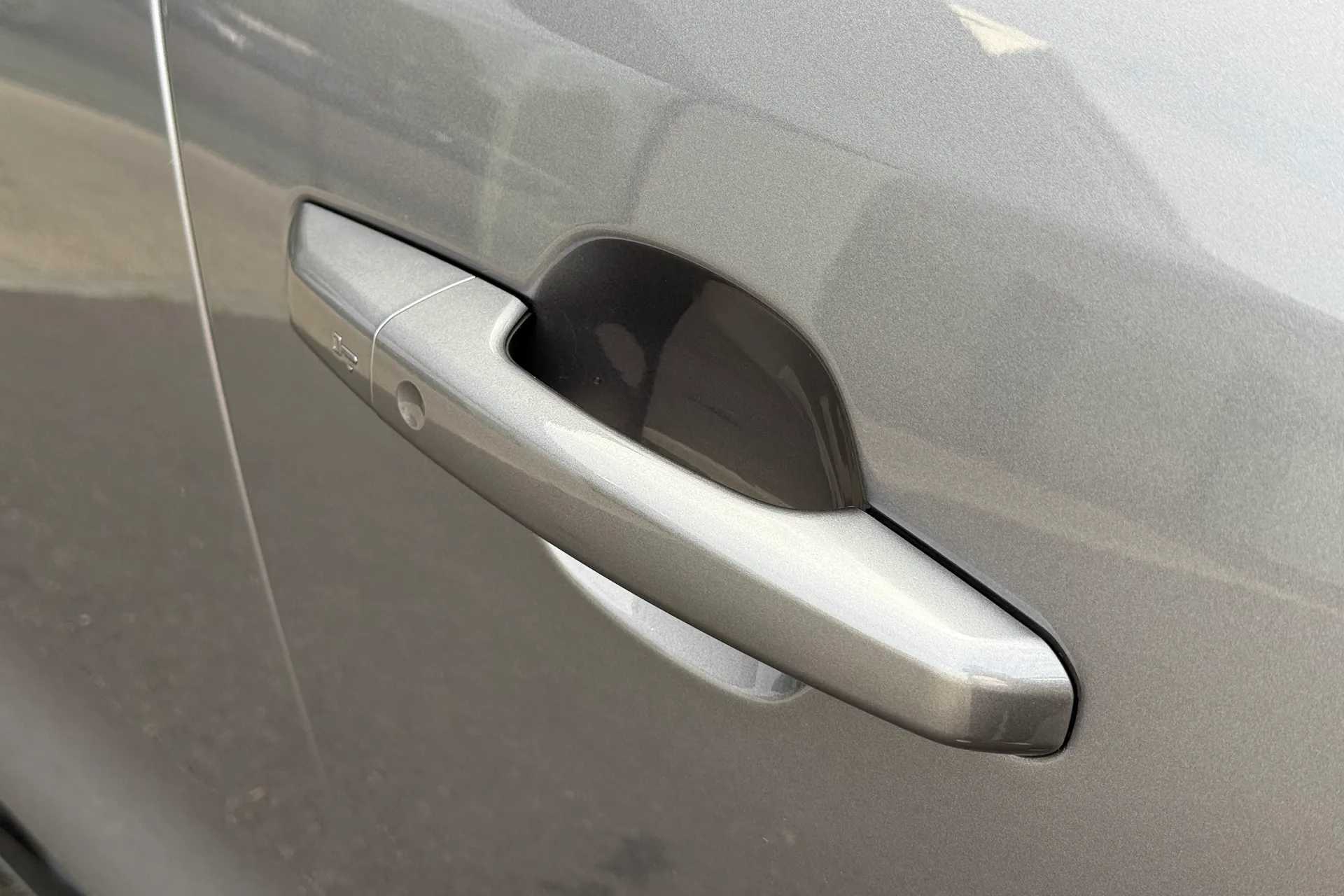 Jaguar F-PACE thumbnail image number 37