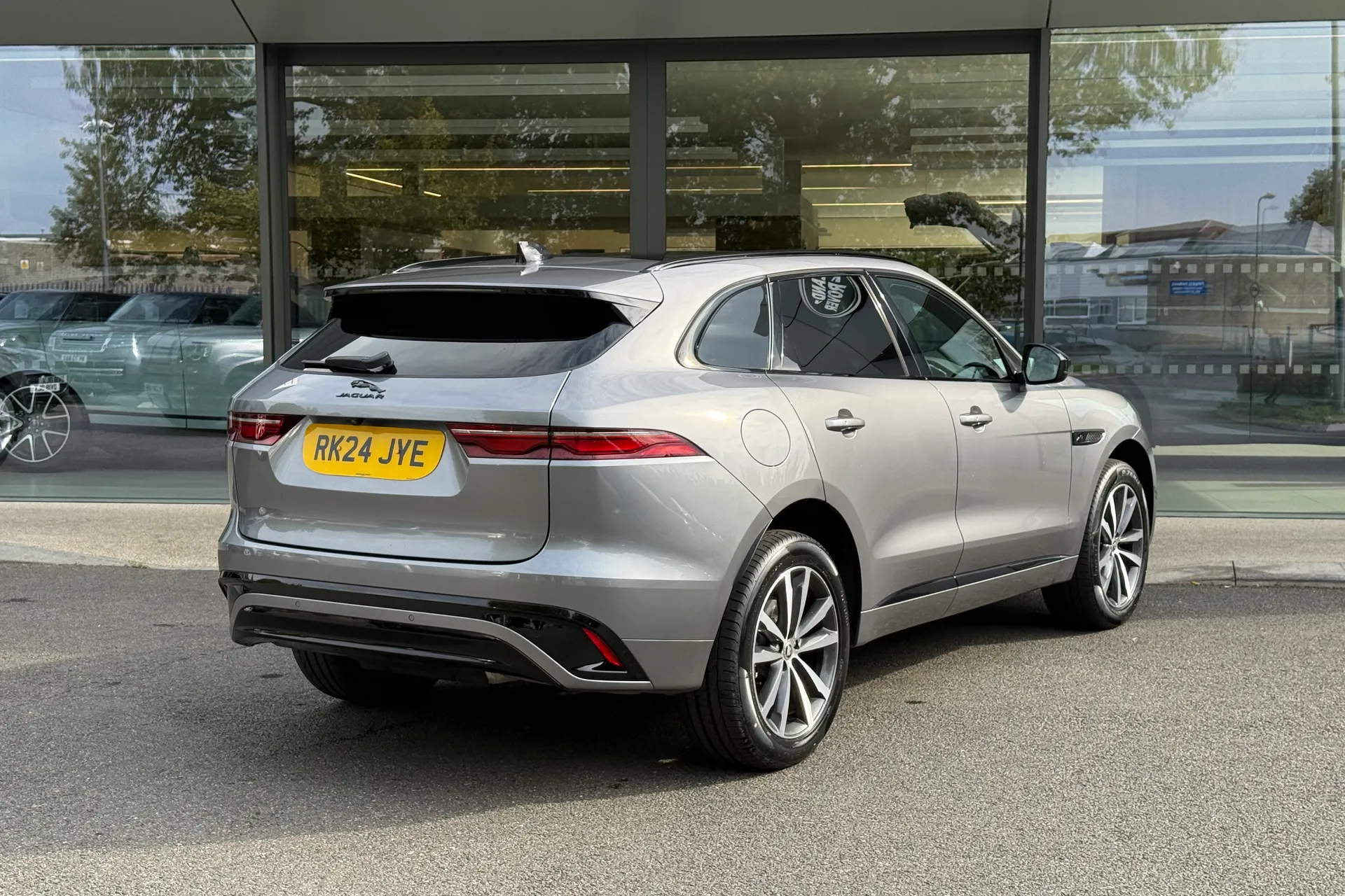 Jaguar F-PACE thumbnail image number 7