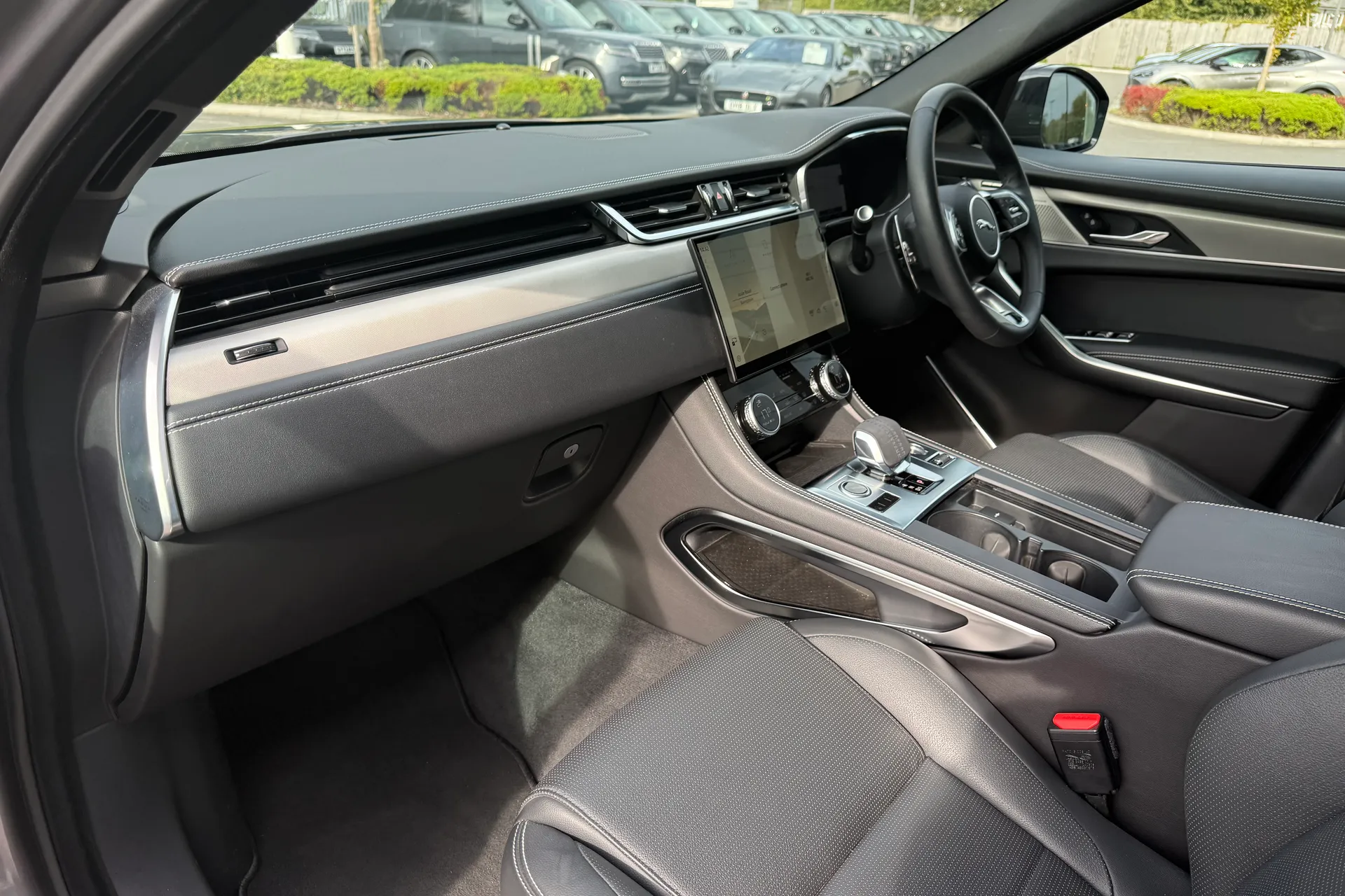 Jaguar F-PACE thumbnail image number 47