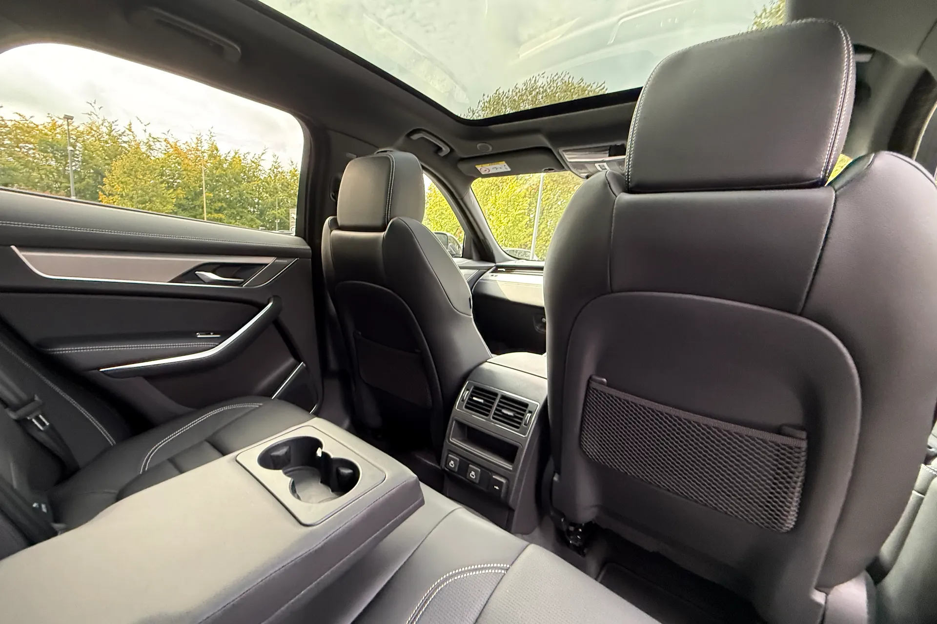 Jaguar F-PACE thumbnail image number 42