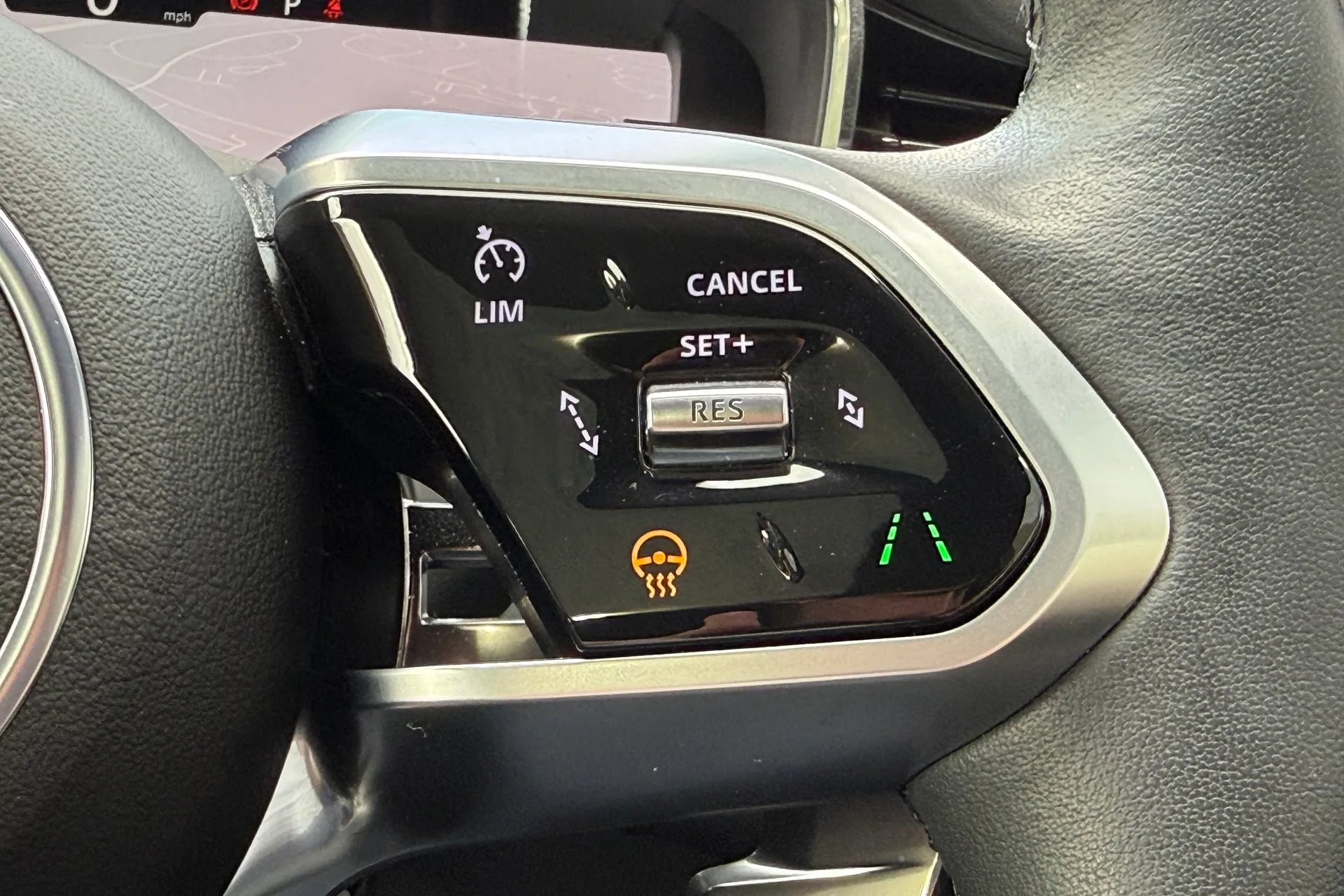 Jaguar F-PACE thumbnail image number 27