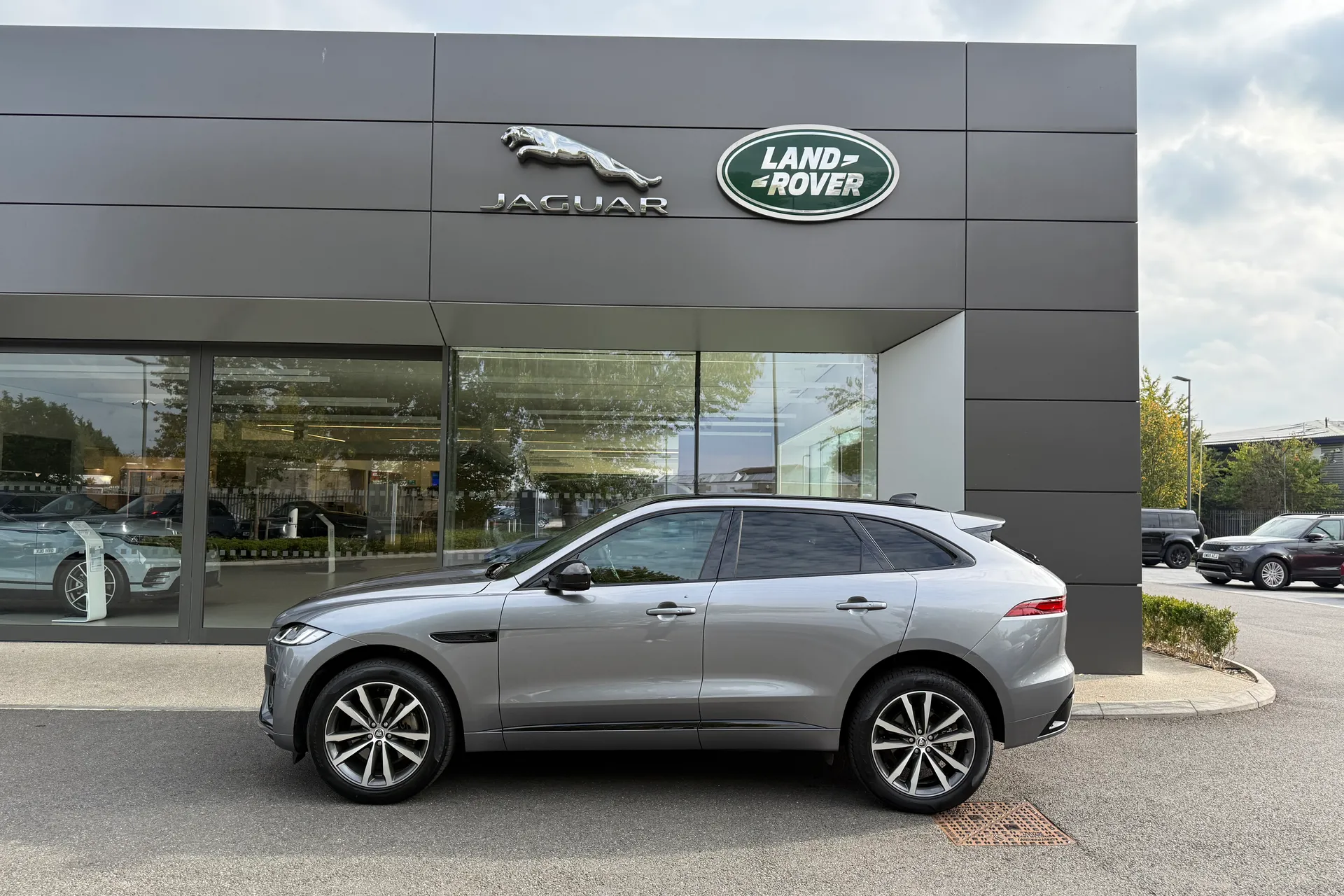 Jaguar F-PACE thumbnail image number 26