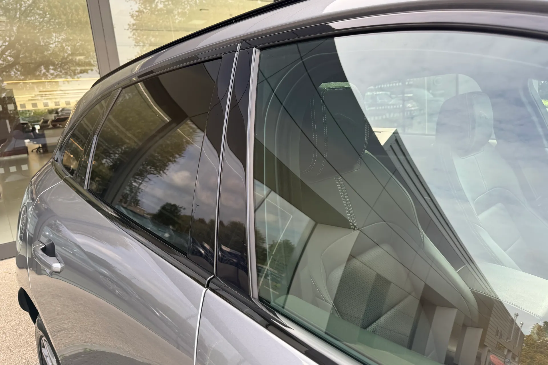 Jaguar F-PACE thumbnail image number 24