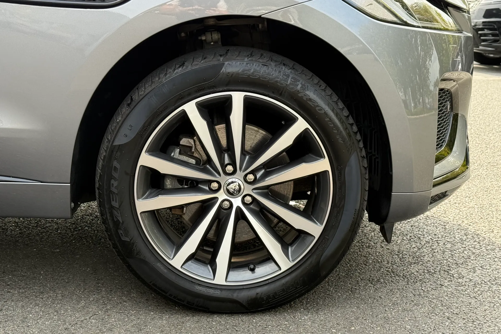 Jaguar F-PACE thumbnail image number 22