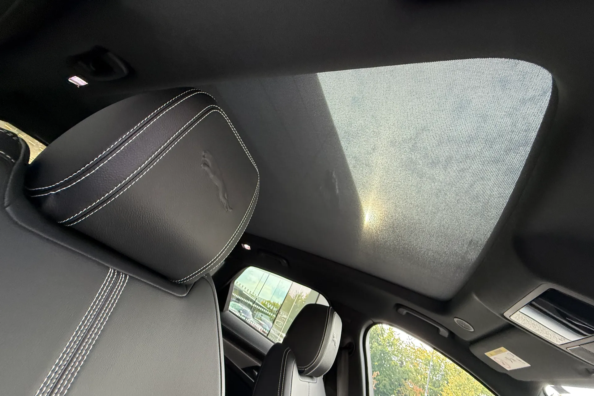 Jaguar F-PACE thumbnail image number 36