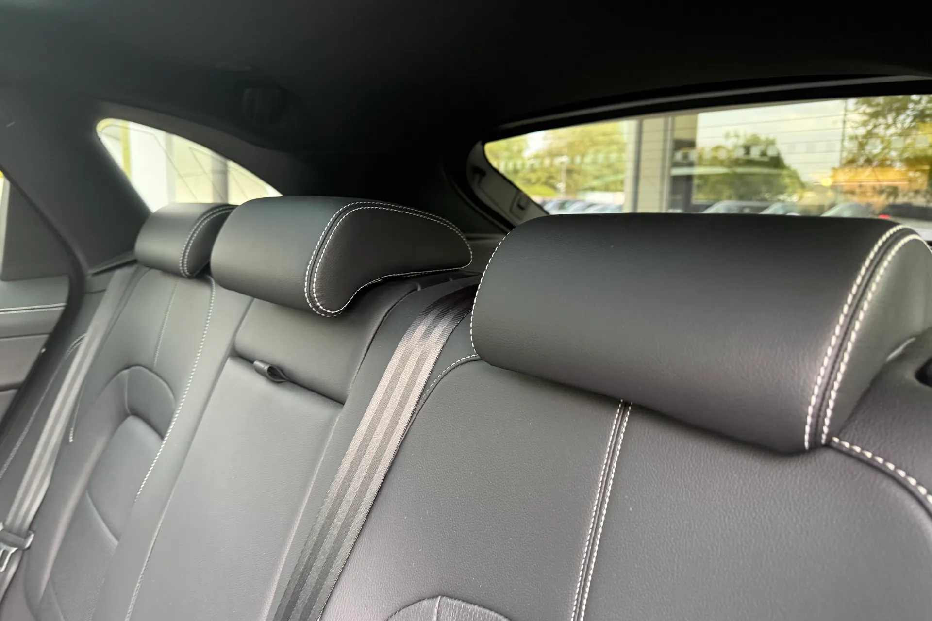 Jaguar F-PACE thumbnail image number 49