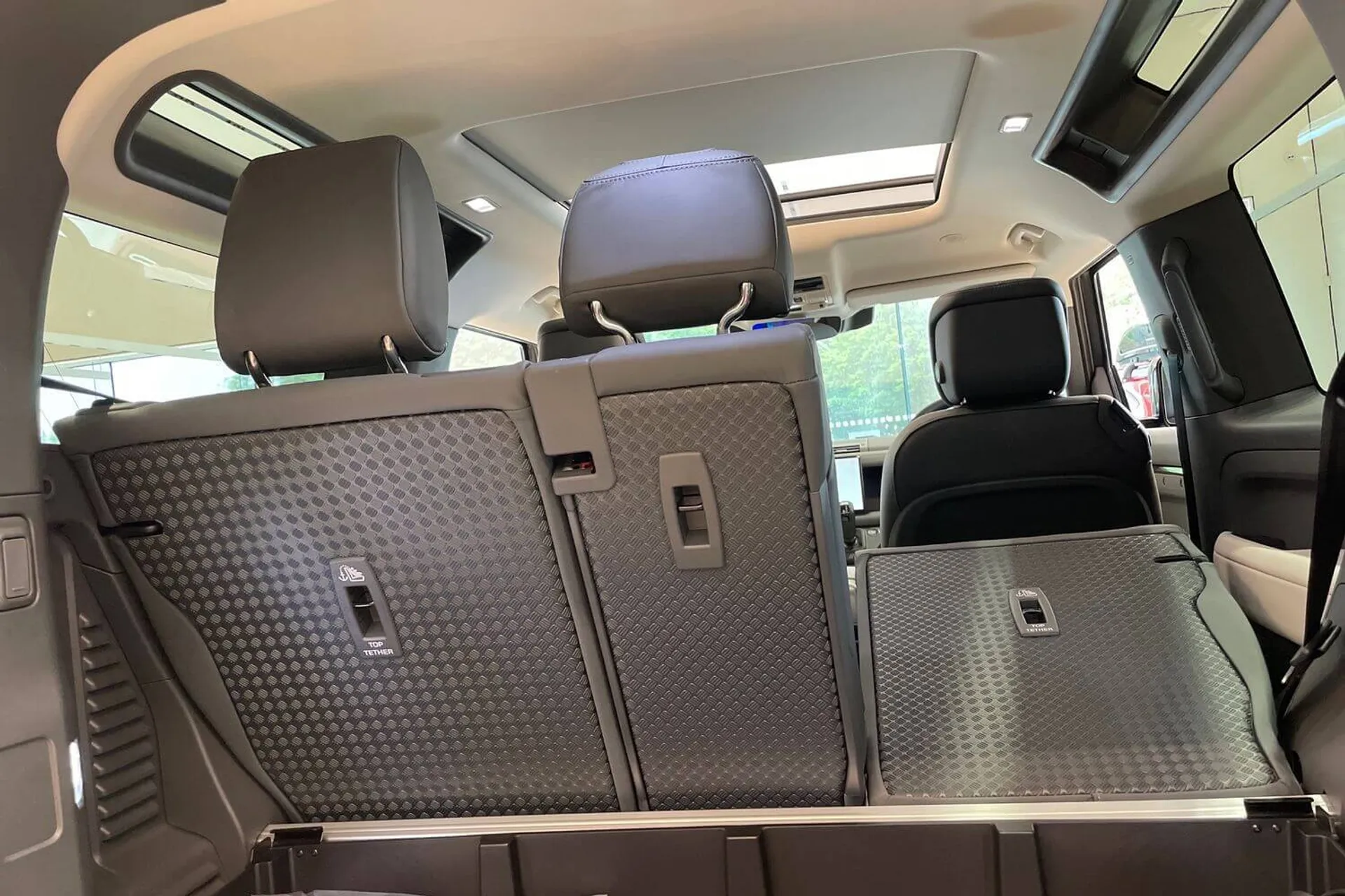 LAND ROVER Defender 90 thumbnail image number 28