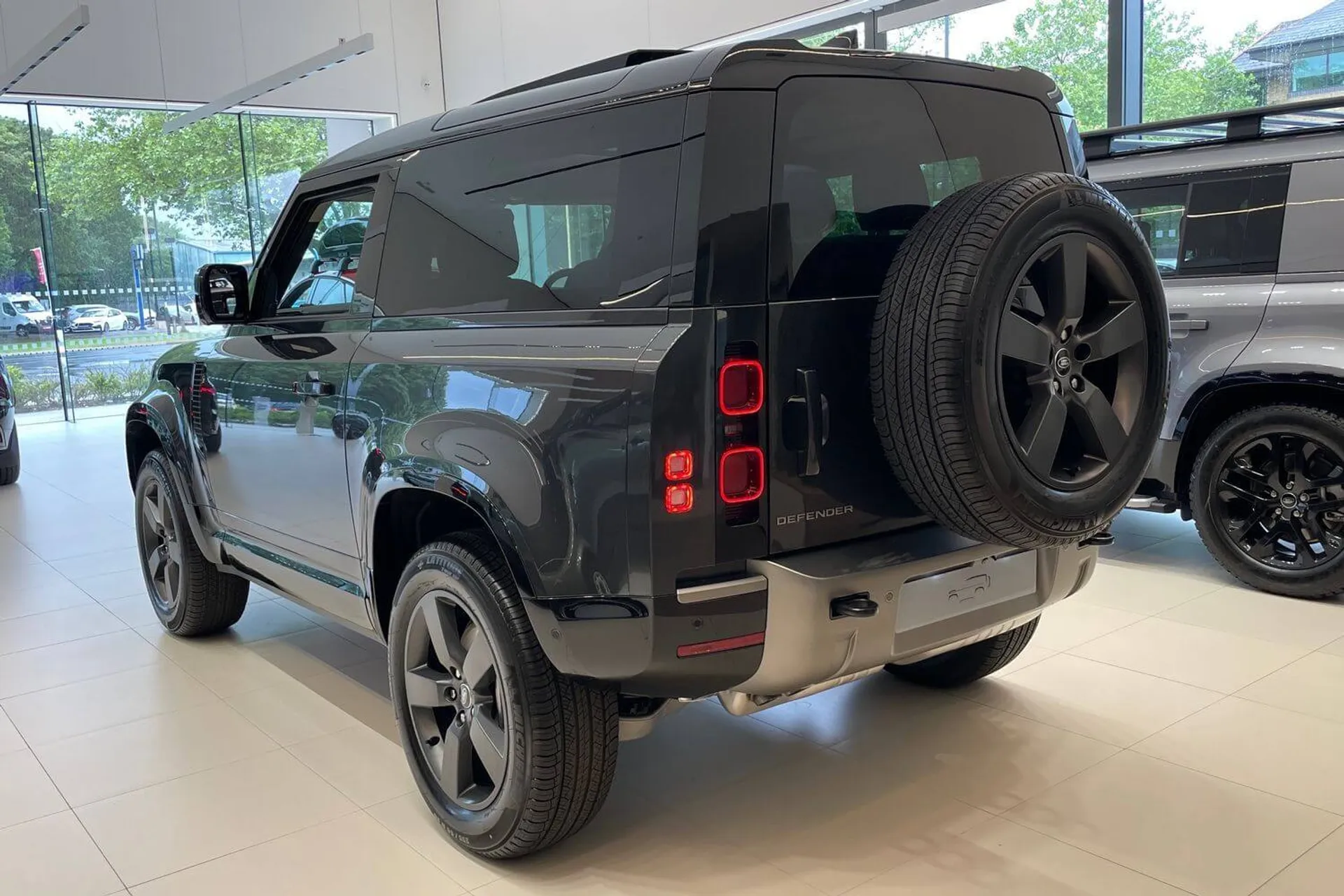 LAND ROVER Defender 90 thumbnail image number 11