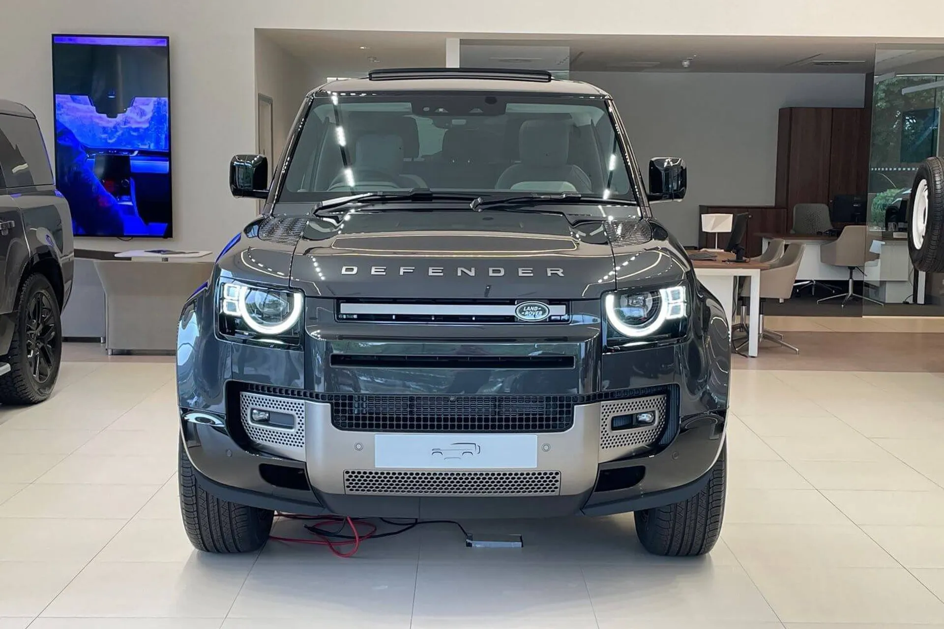 LAND ROVER Defender 90 thumbnail image number 13