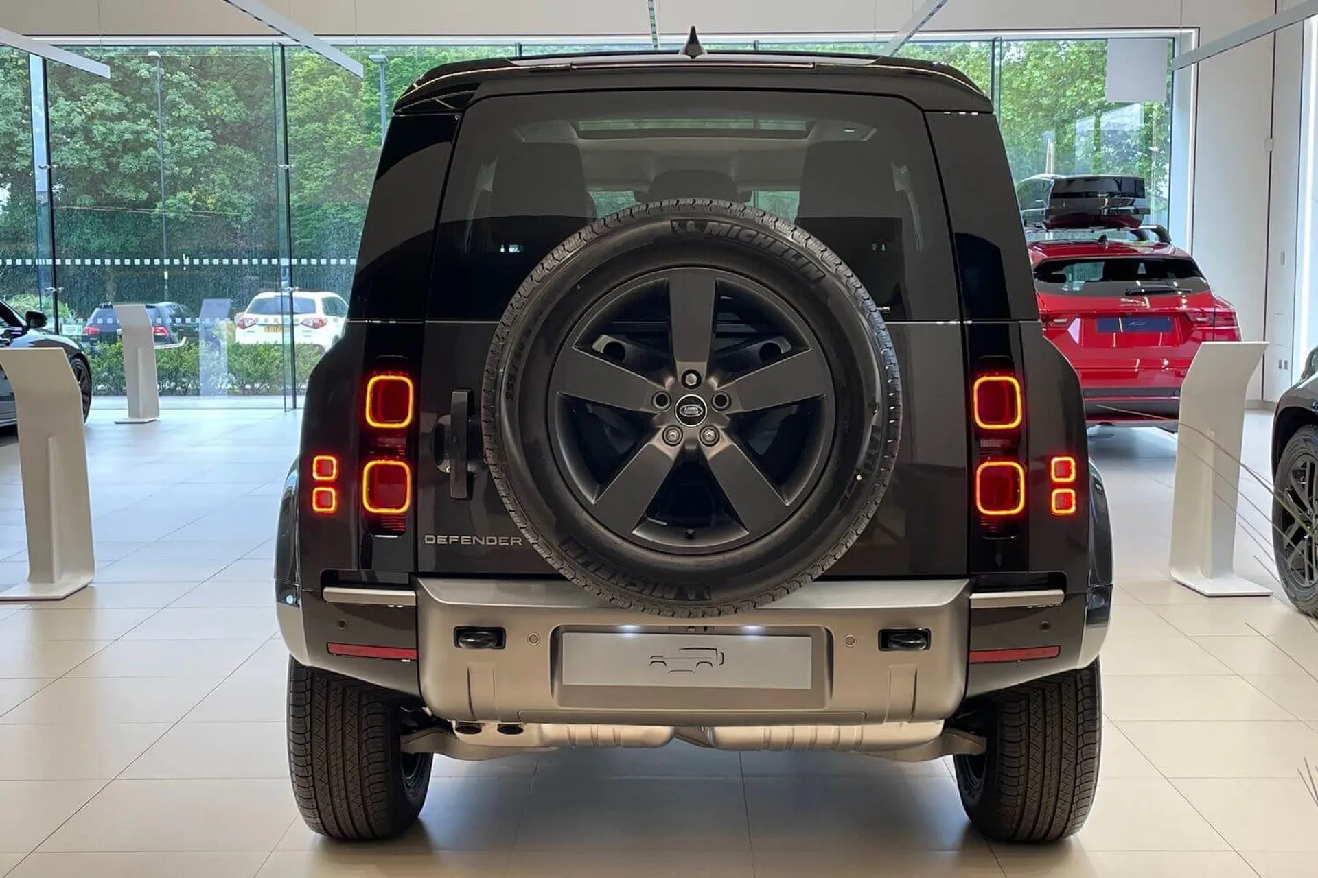 LAND ROVER Defender 90 thumbnail image number 10