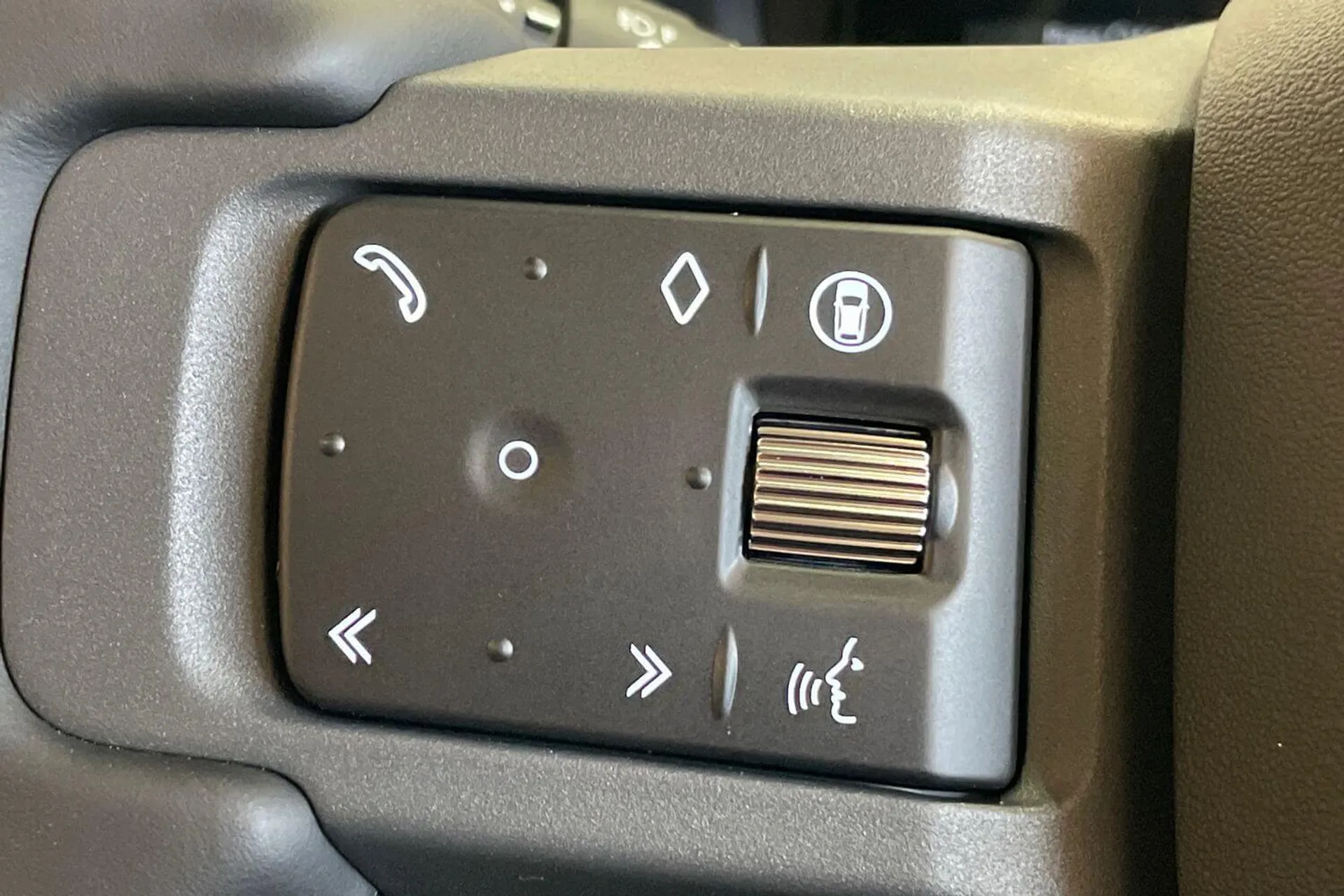 LAND ROVER Defender 90 thumbnail image number 40