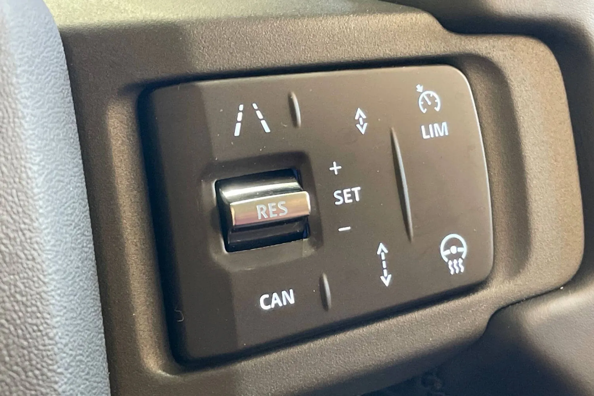 LAND ROVER Defender 90 thumbnail image number 41
