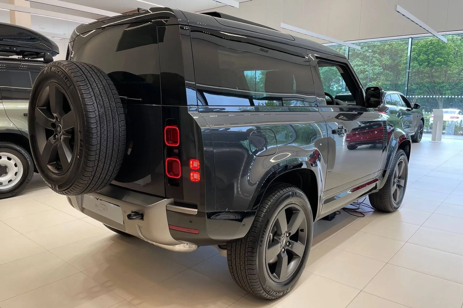 LAND ROVER Defender 90 thumbnail image number 8