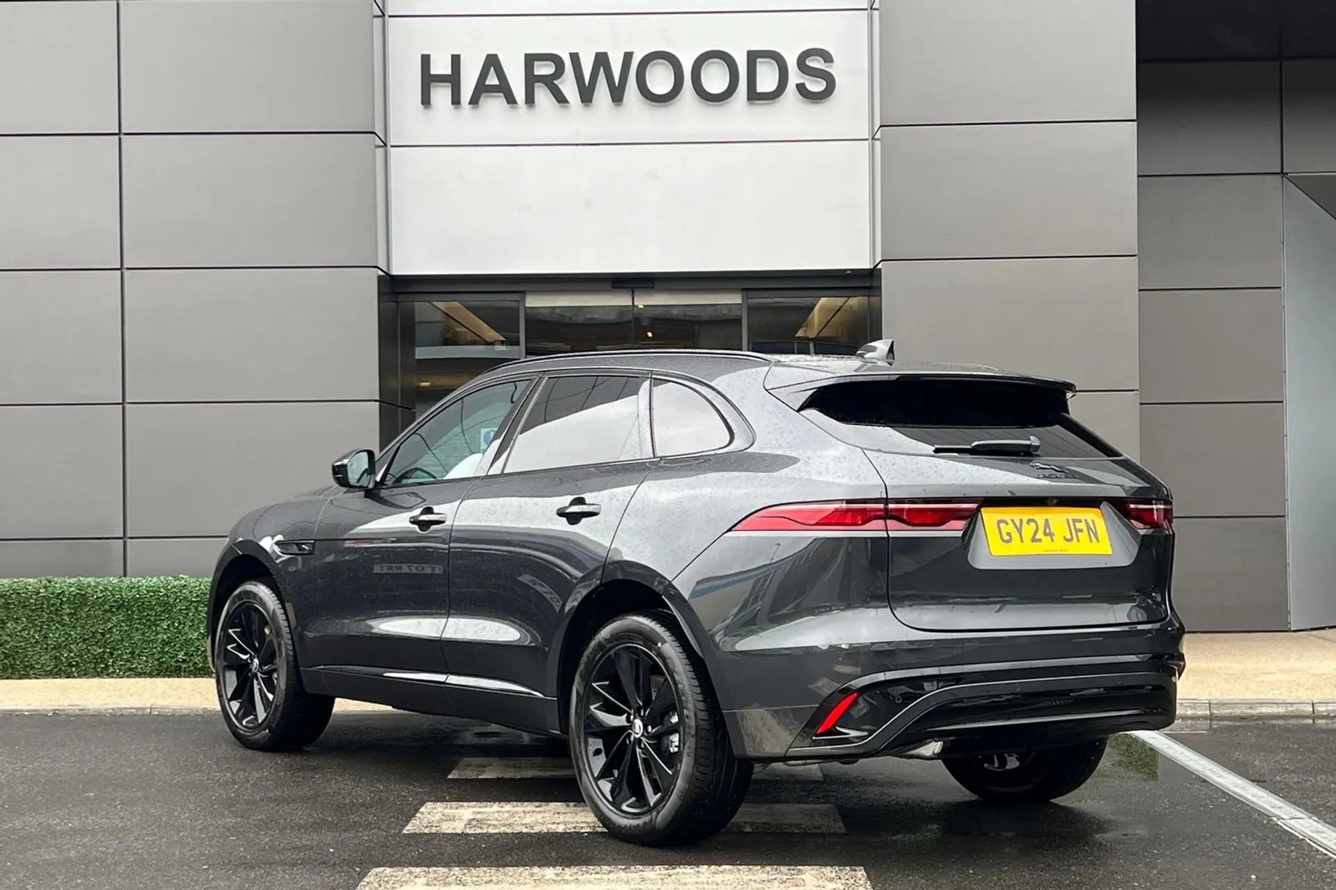 Jaguar F-PACE thumbnail image number 9