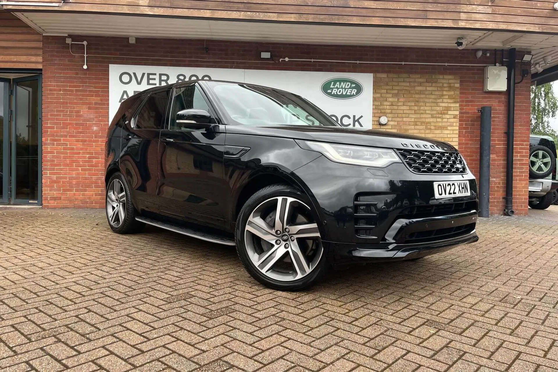 LAND ROVER DISCOVERY focused image