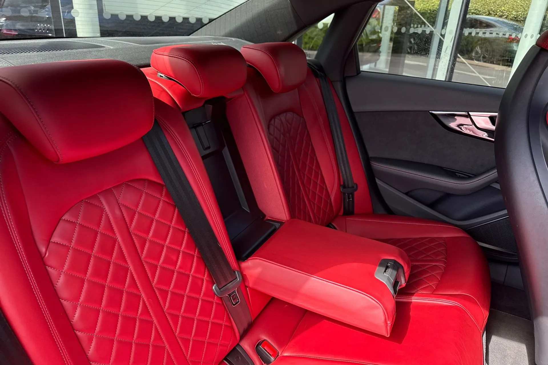 Audi A4 thumbnail image number 42