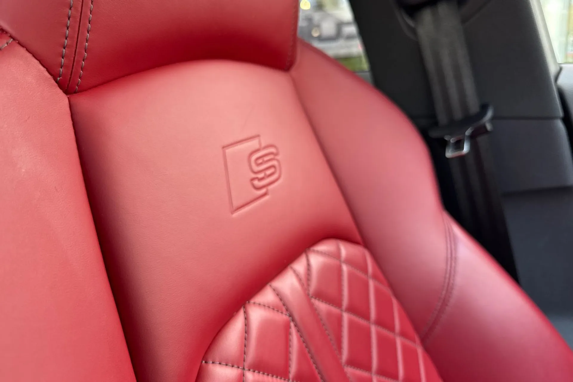 Audi A4 thumbnail image number 18
