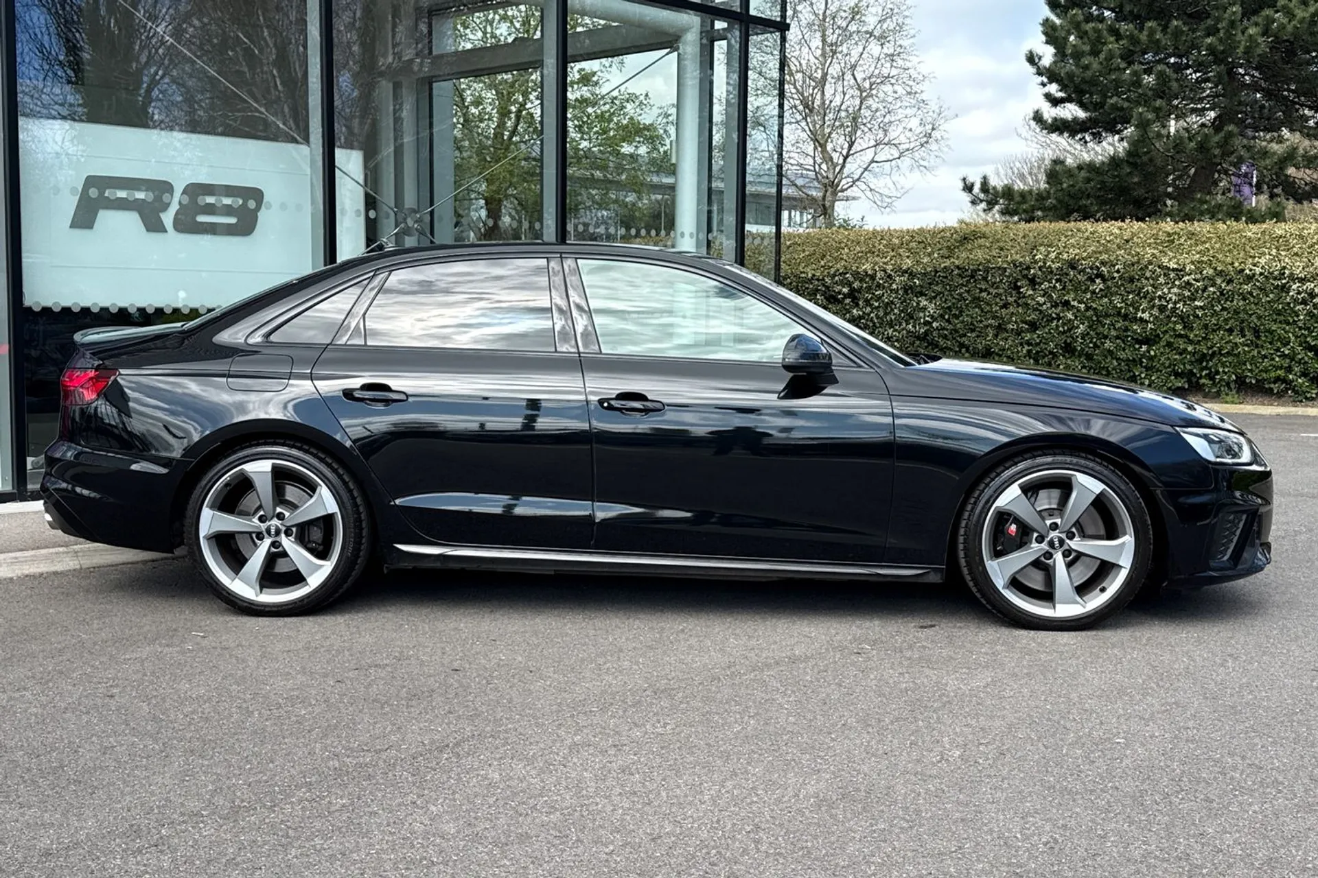 Audi A4 thumbnail image number 2