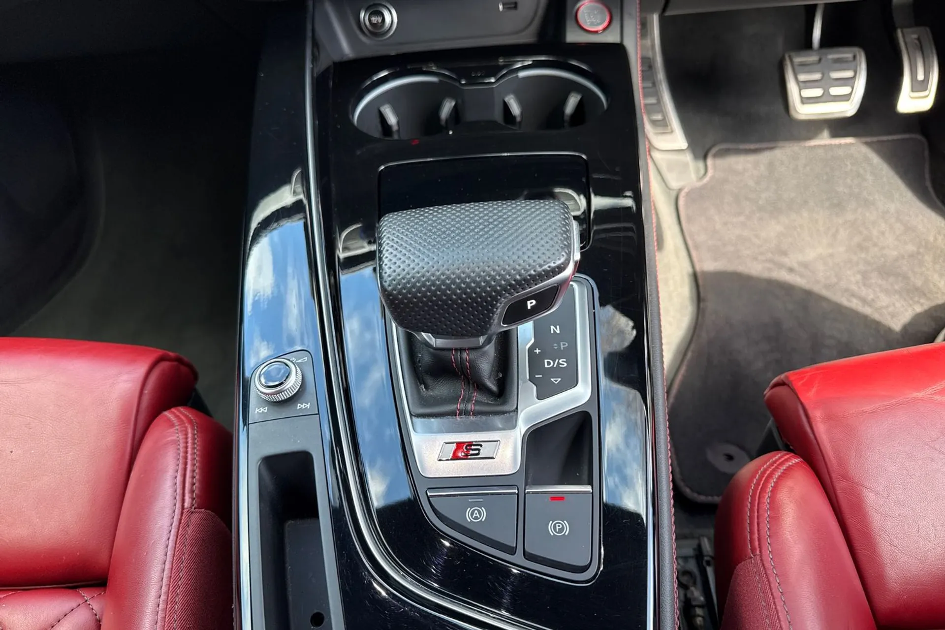 Audi A4 thumbnail image number 48