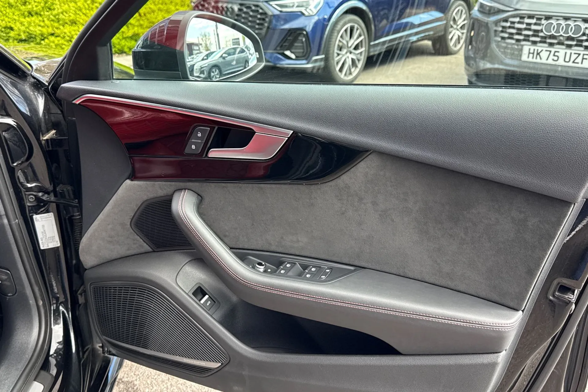 Audi A4 thumbnail image number 25