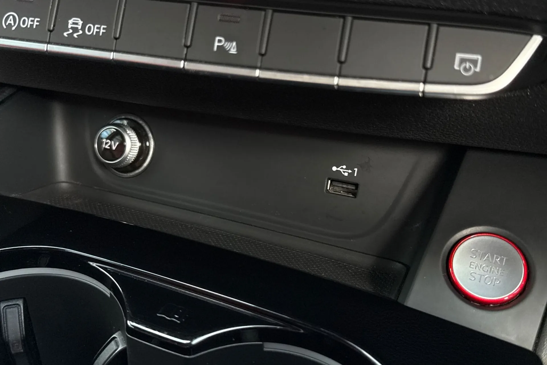 Audi A4 thumbnail image number 34