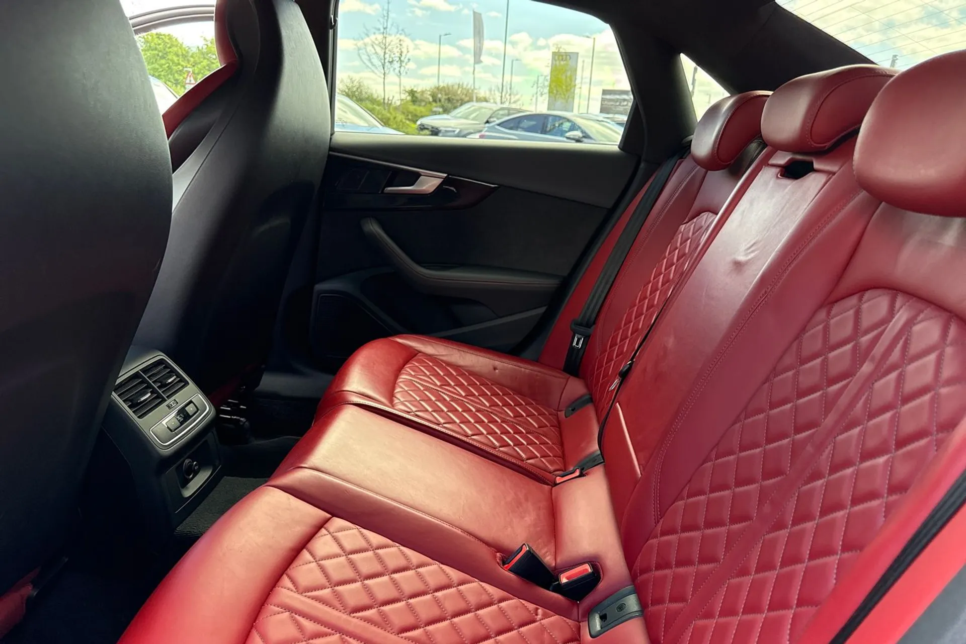 Audi A4 thumbnail image number 45