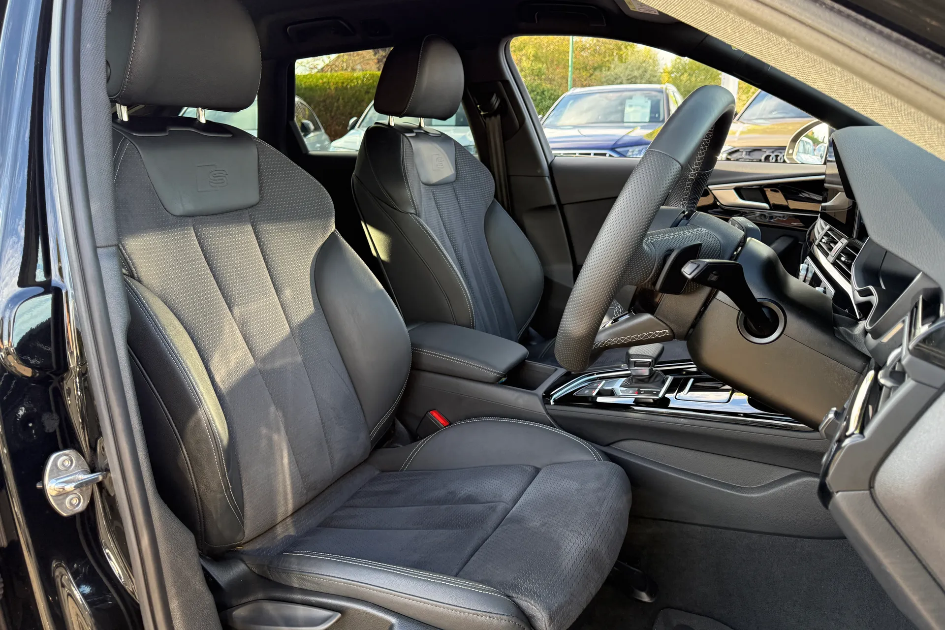 Audi A4 thumbnail image number 29