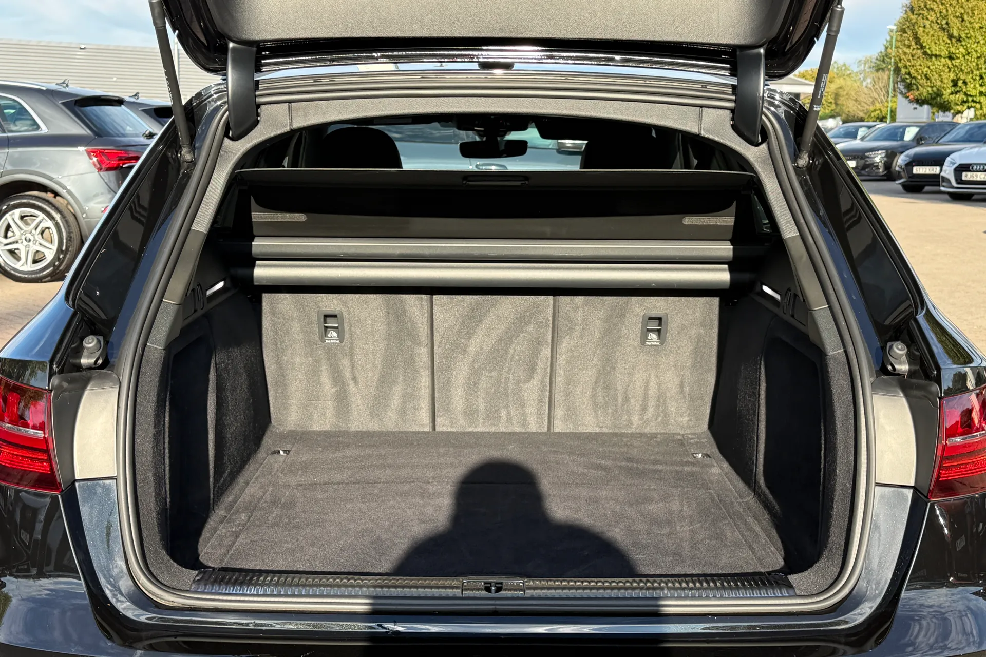Audi A4 thumbnail image number 37