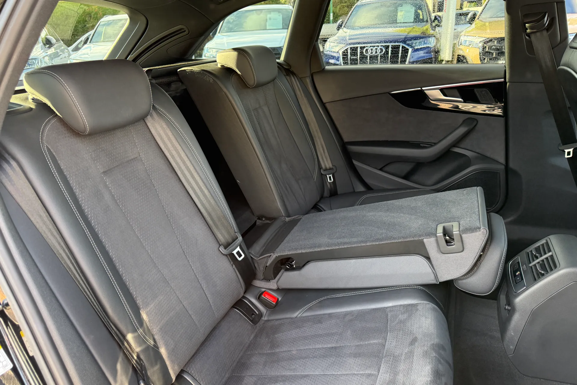 Audi A4 thumbnail image number 48